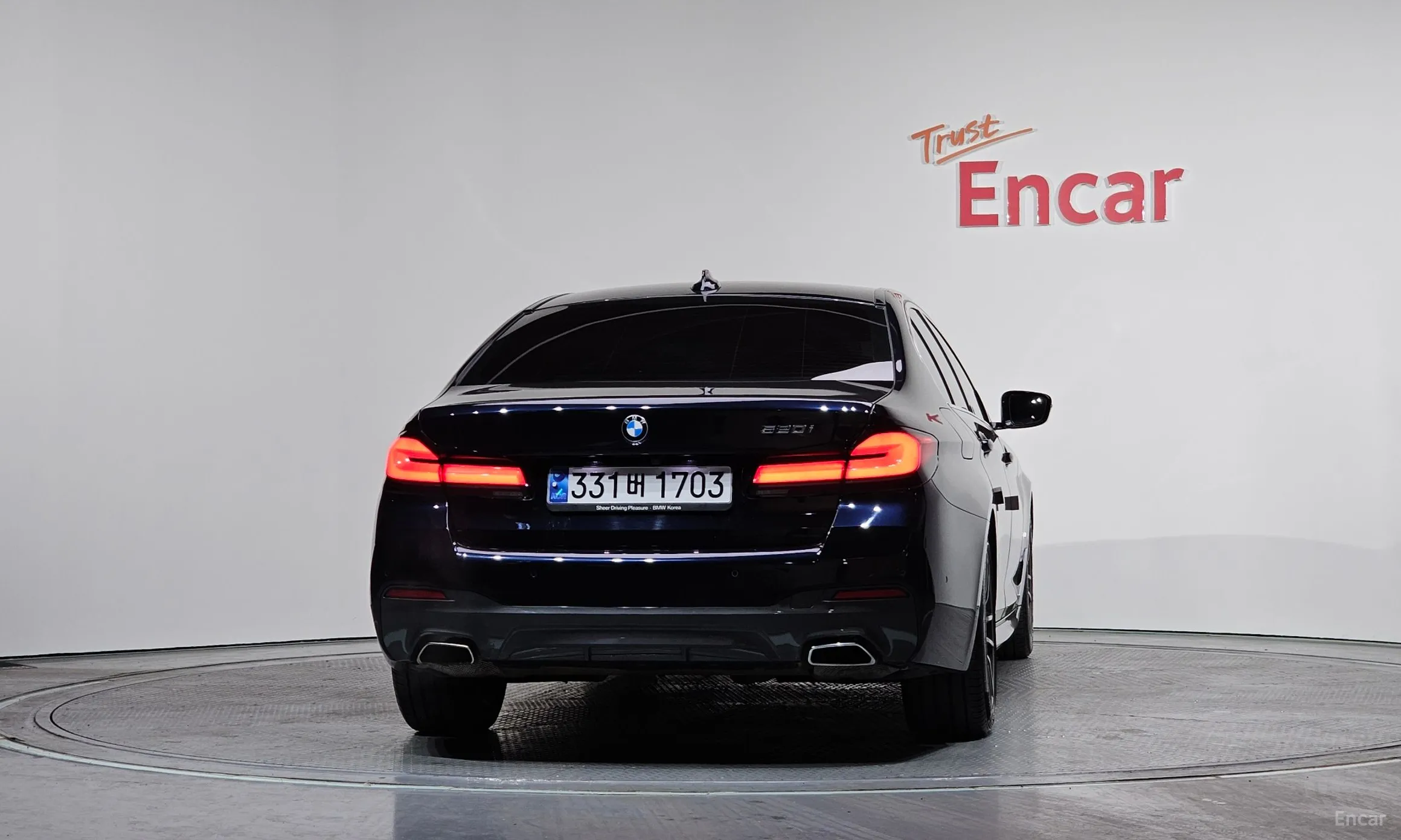 BMW 5 Series (G30) превью 4