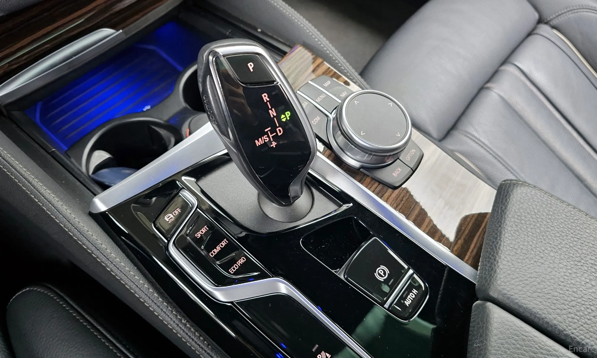 BMW 5 Series (G30) превью 9