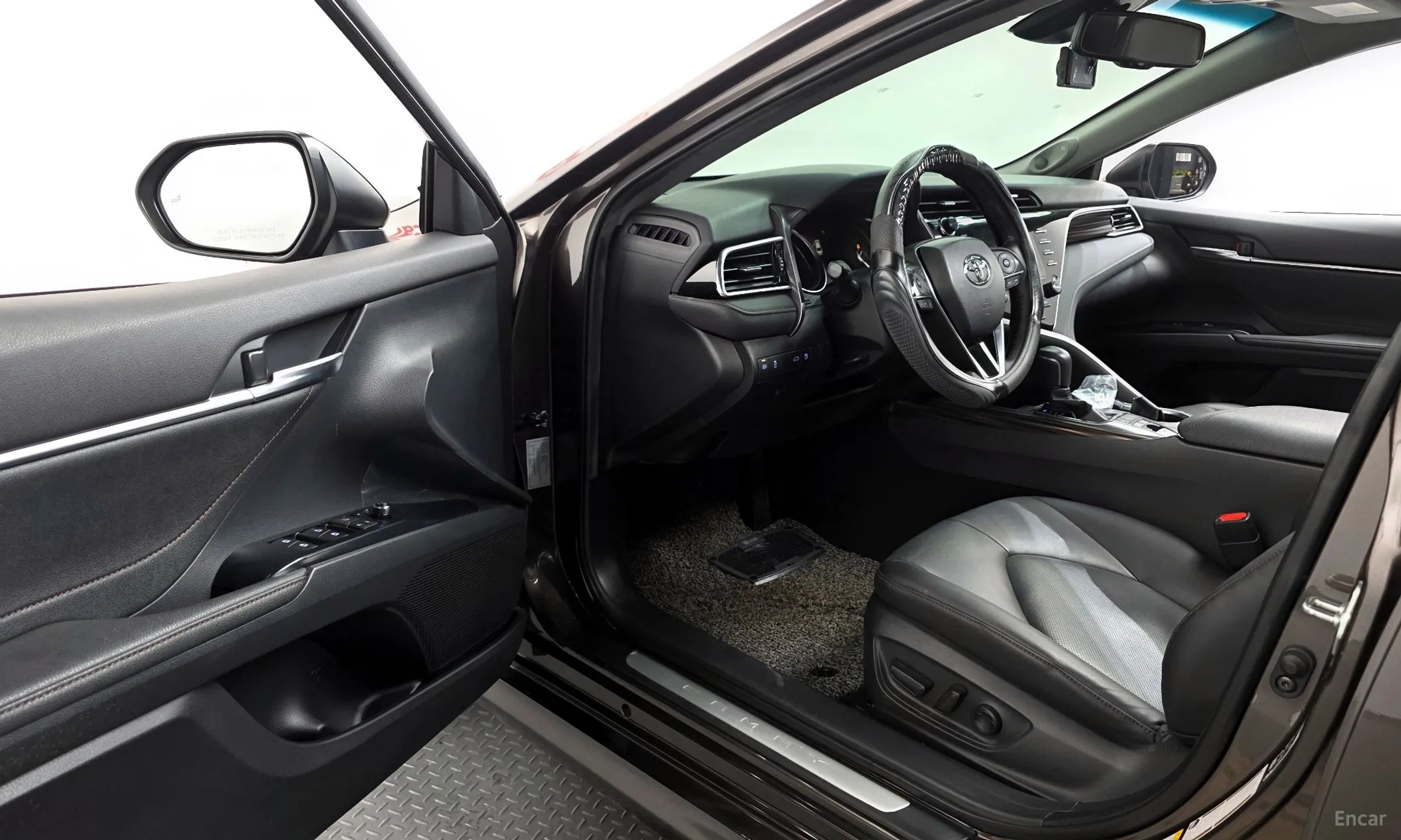 Toyota Camry (XV70) превью 10