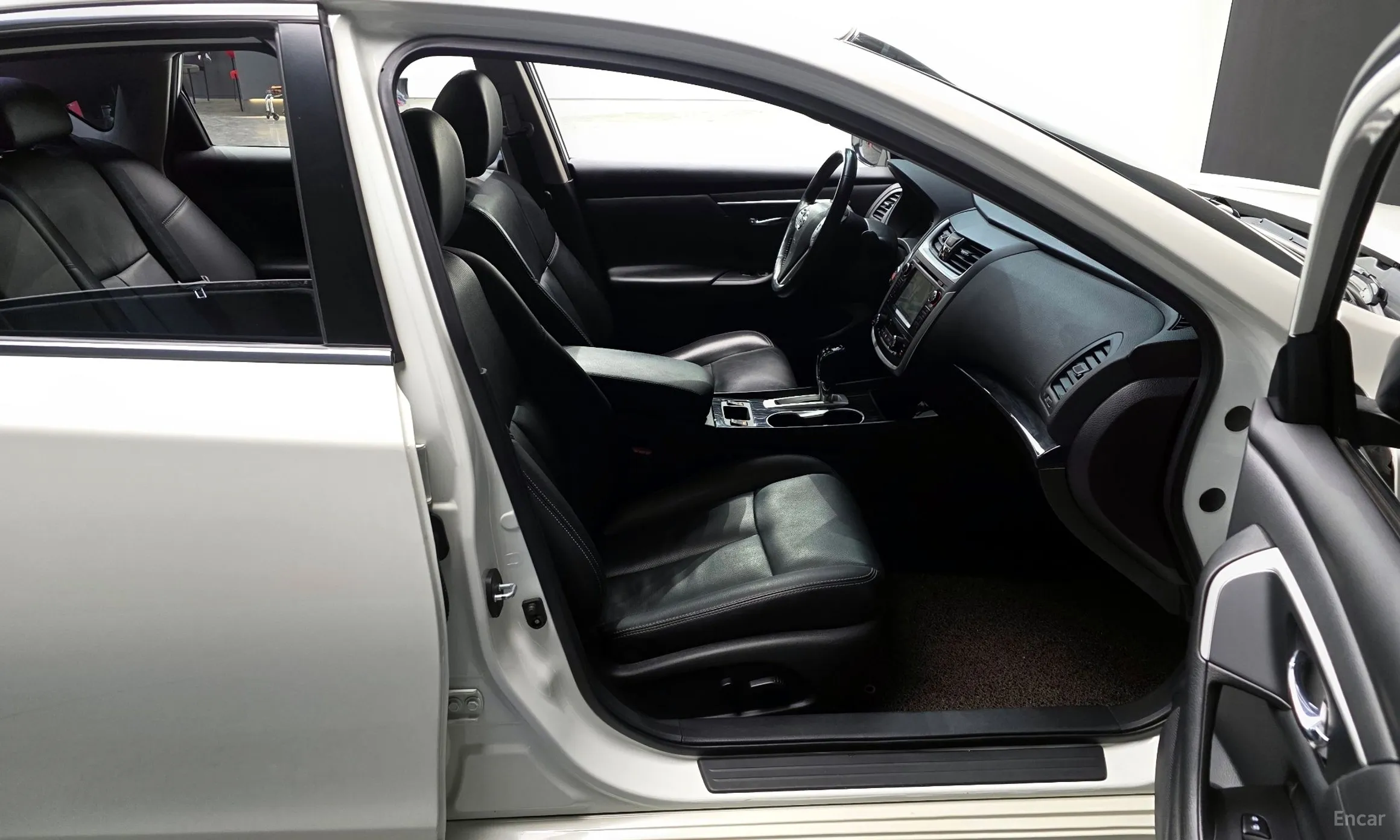Nissan Altima превью 11
