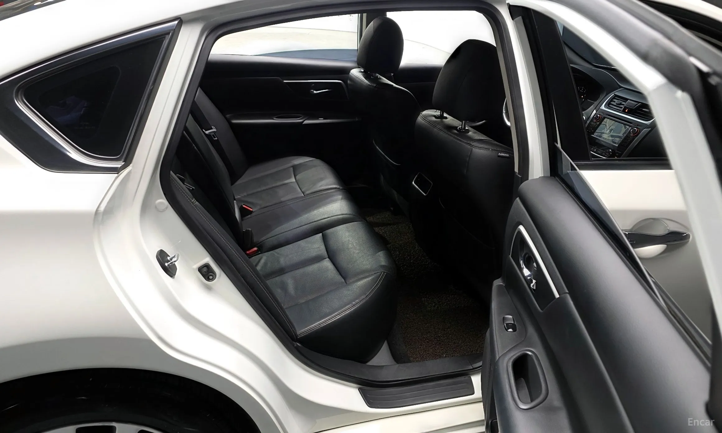 Nissan Altima превью 12