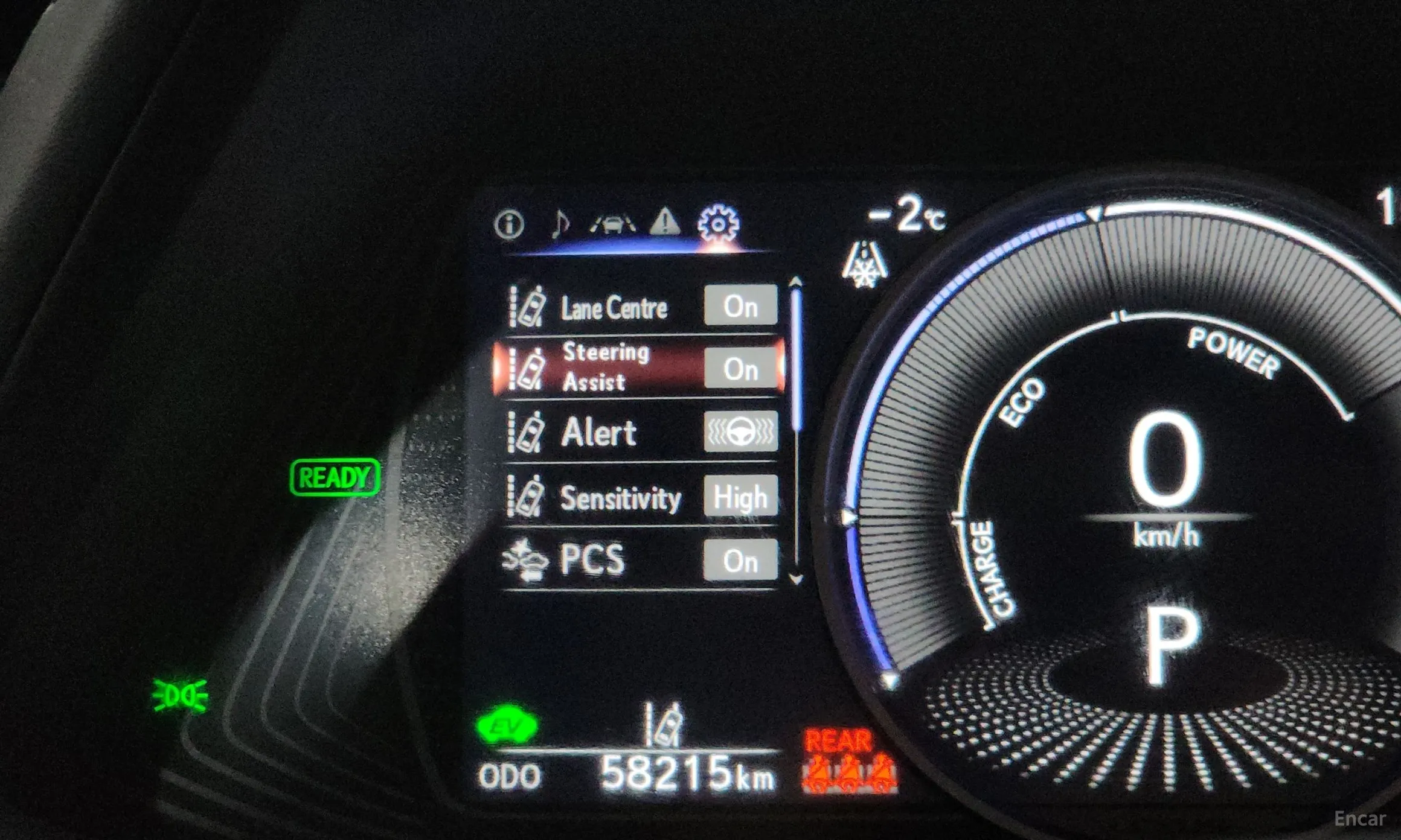 Lexus UX250h превью 14