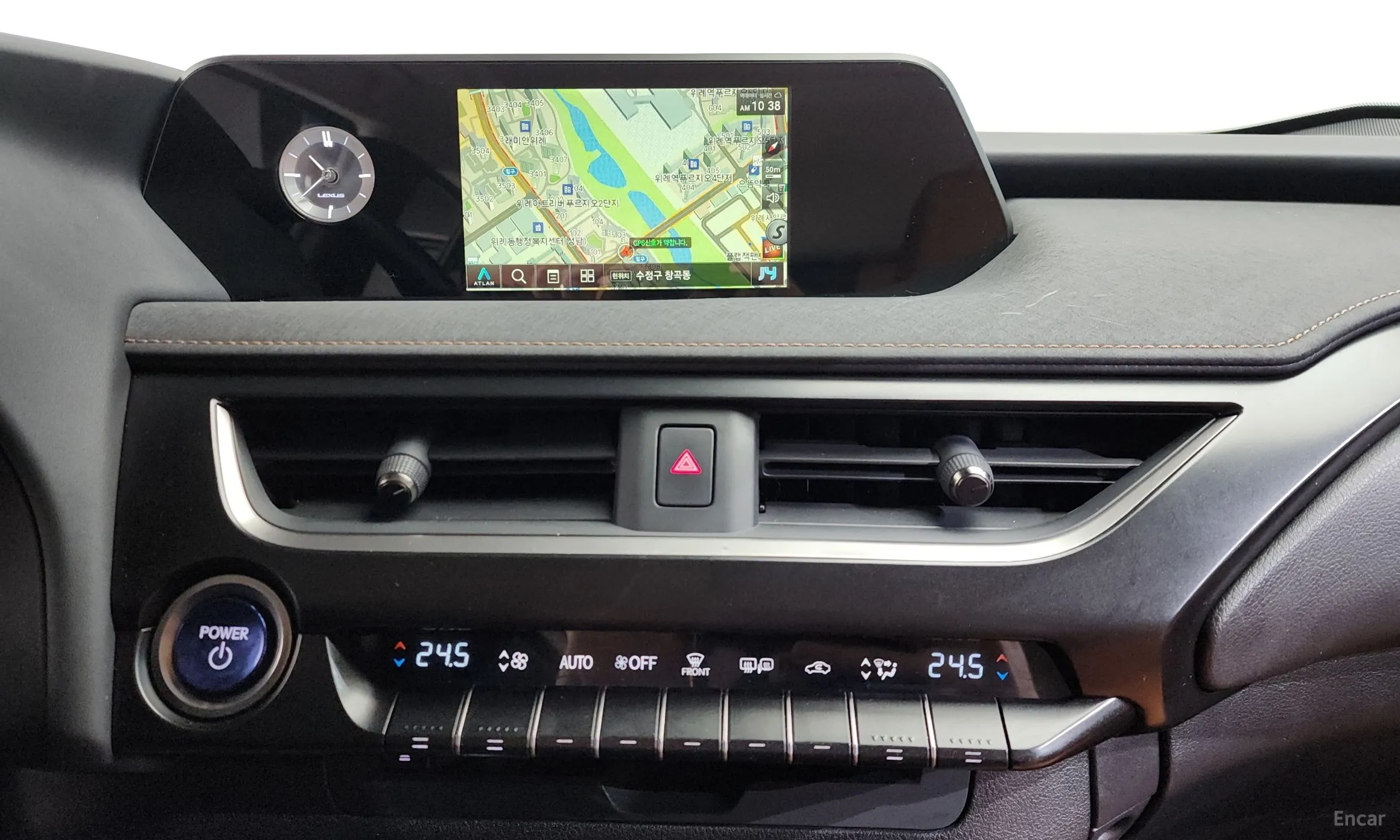 Lexus UX250h превью 15