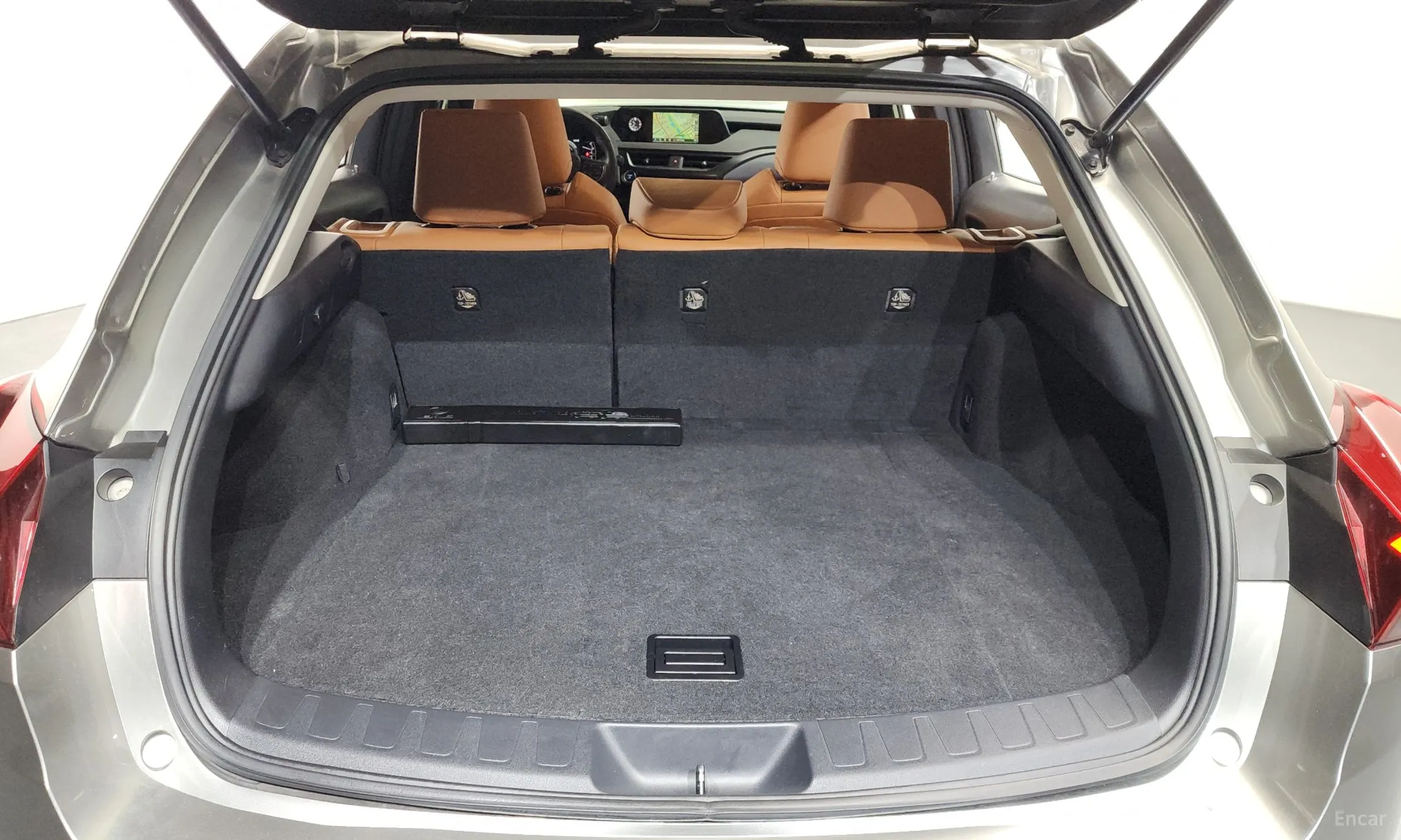 Lexus UX250h превью 20