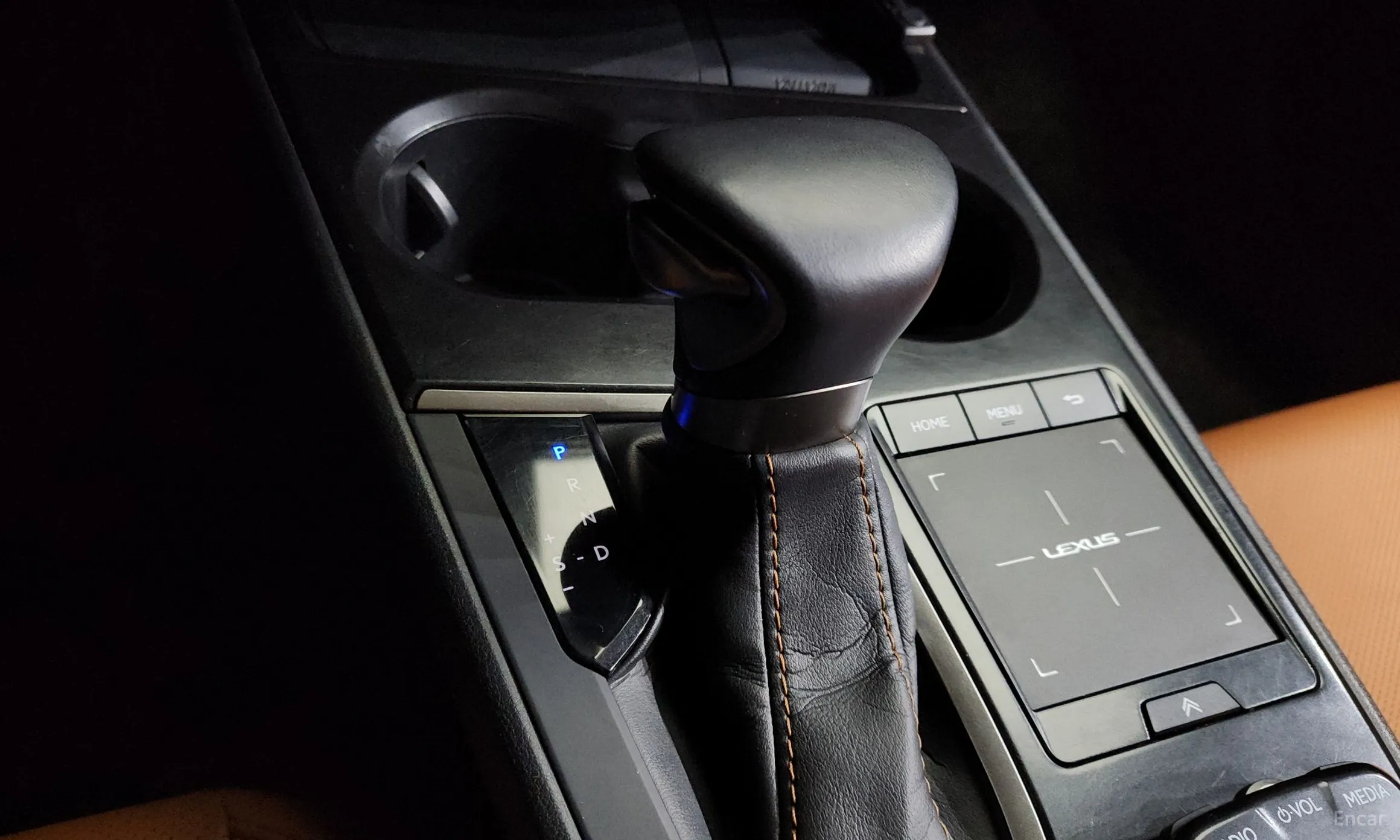 Lexus UX250h превью 9