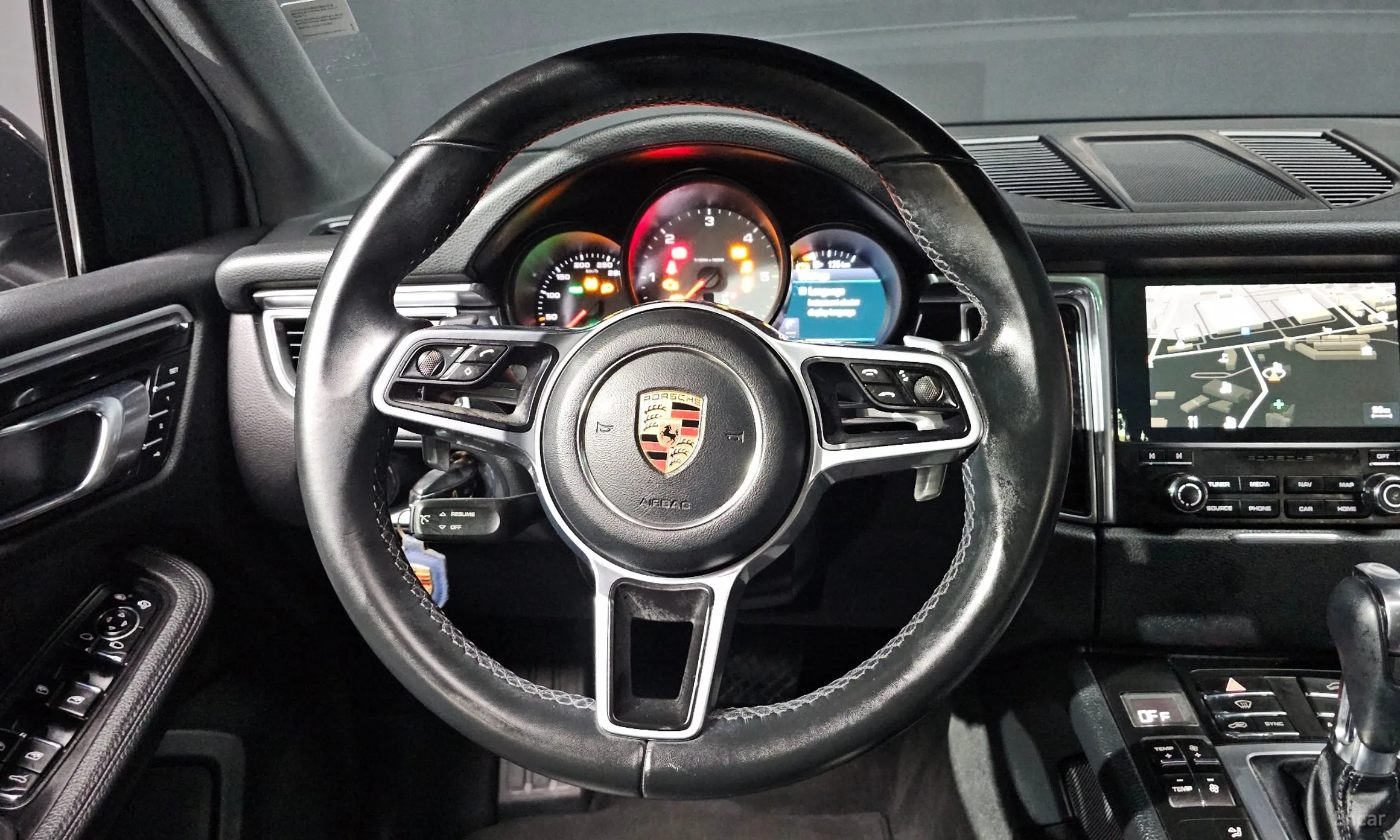Porsche Macan превью 11