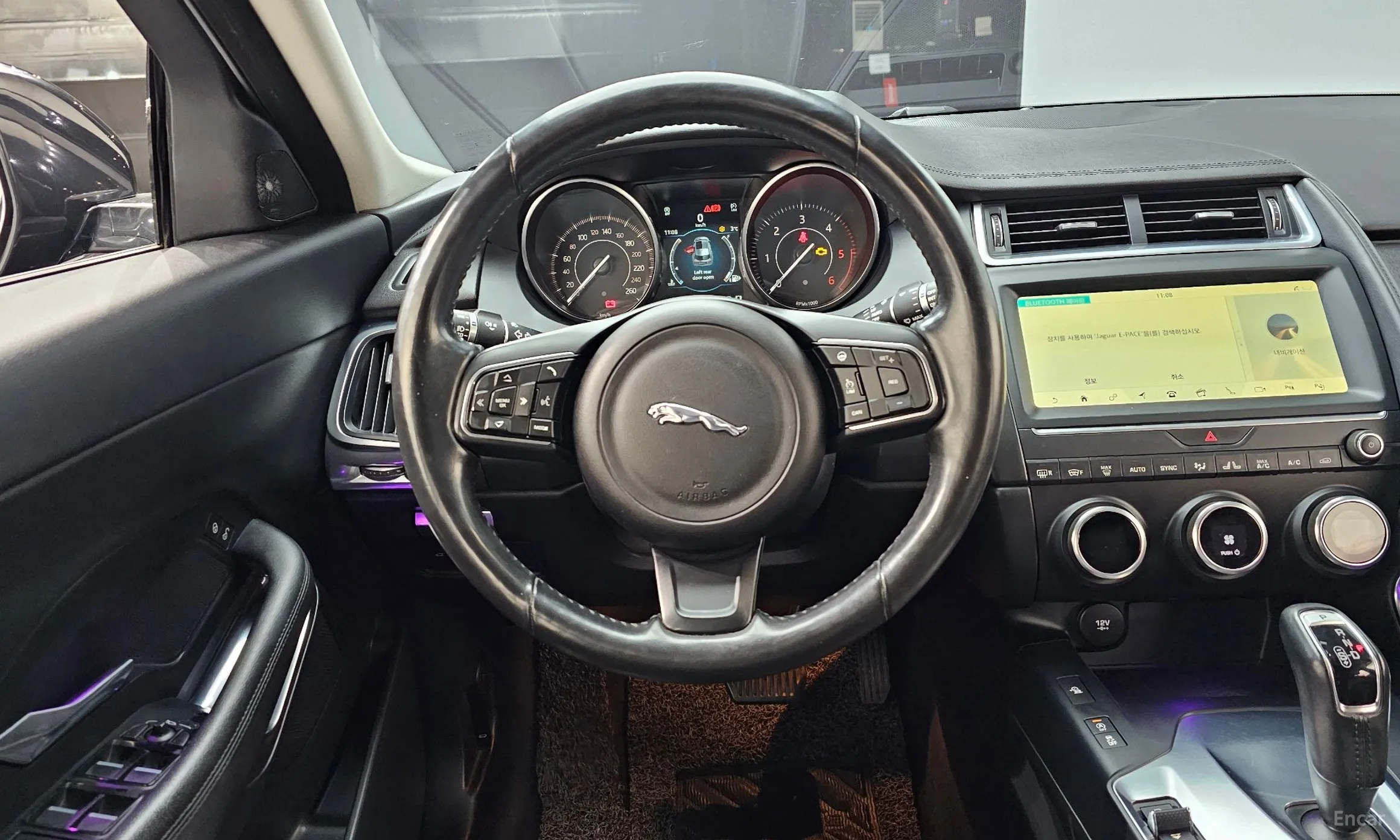Jaguar E-PACE превью 14