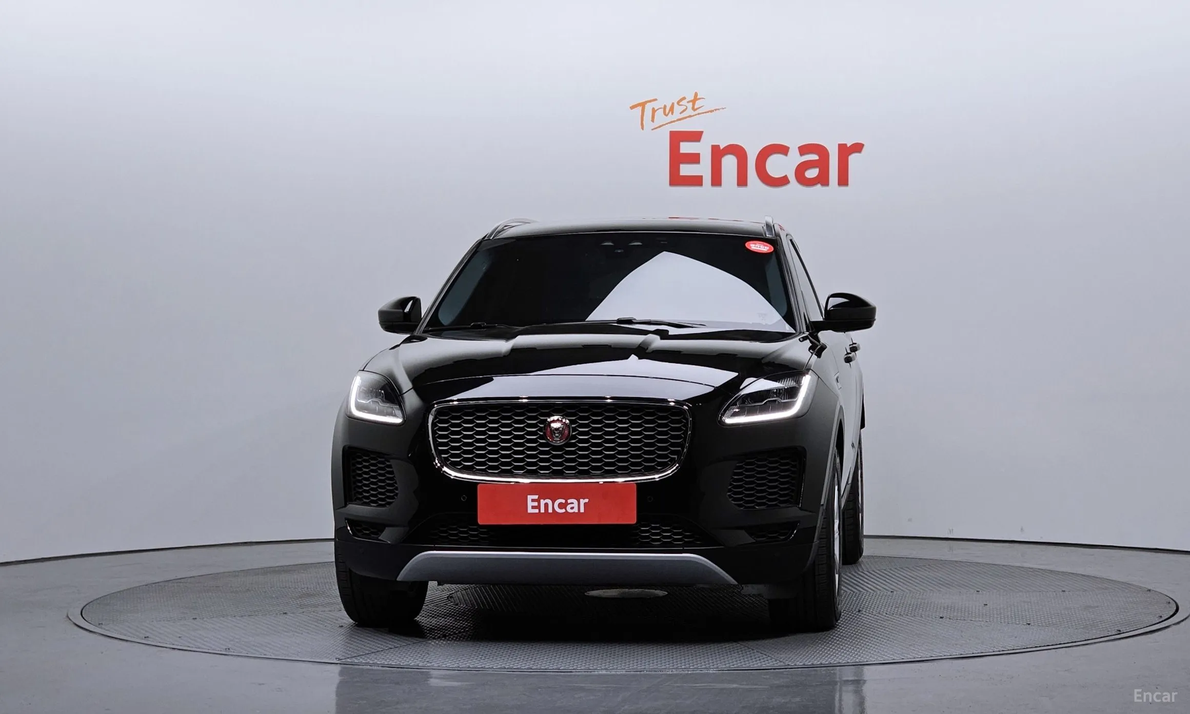 Jaguar E-PACE превью 3