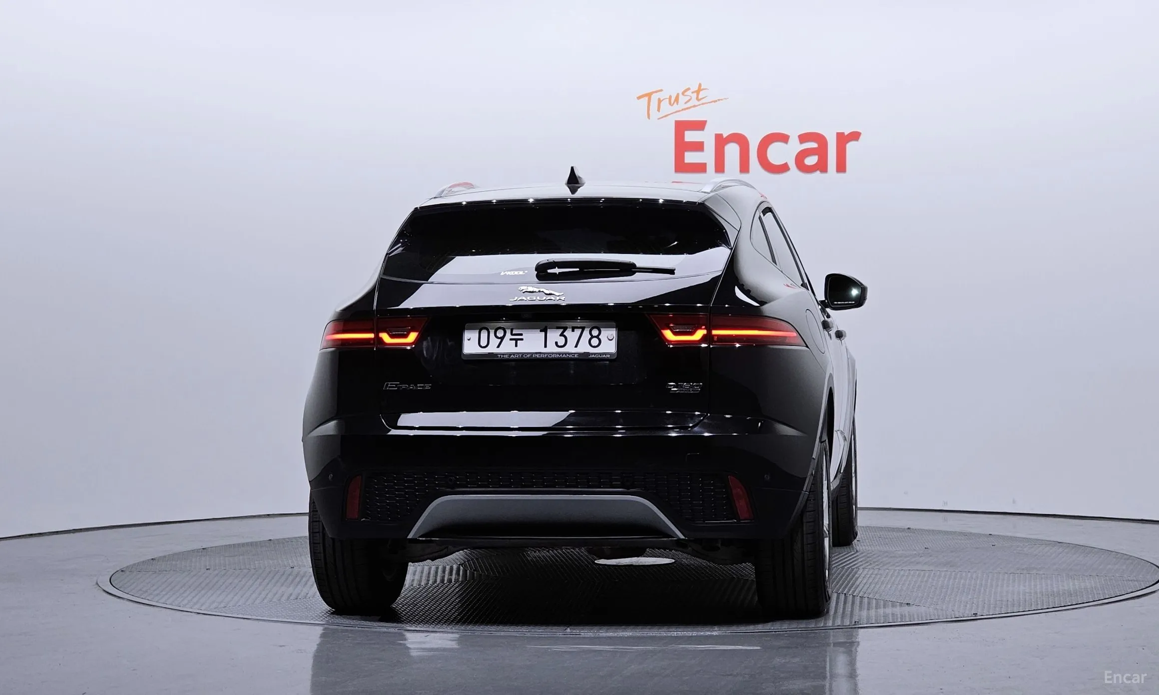 Jaguar E-PACE превью 4