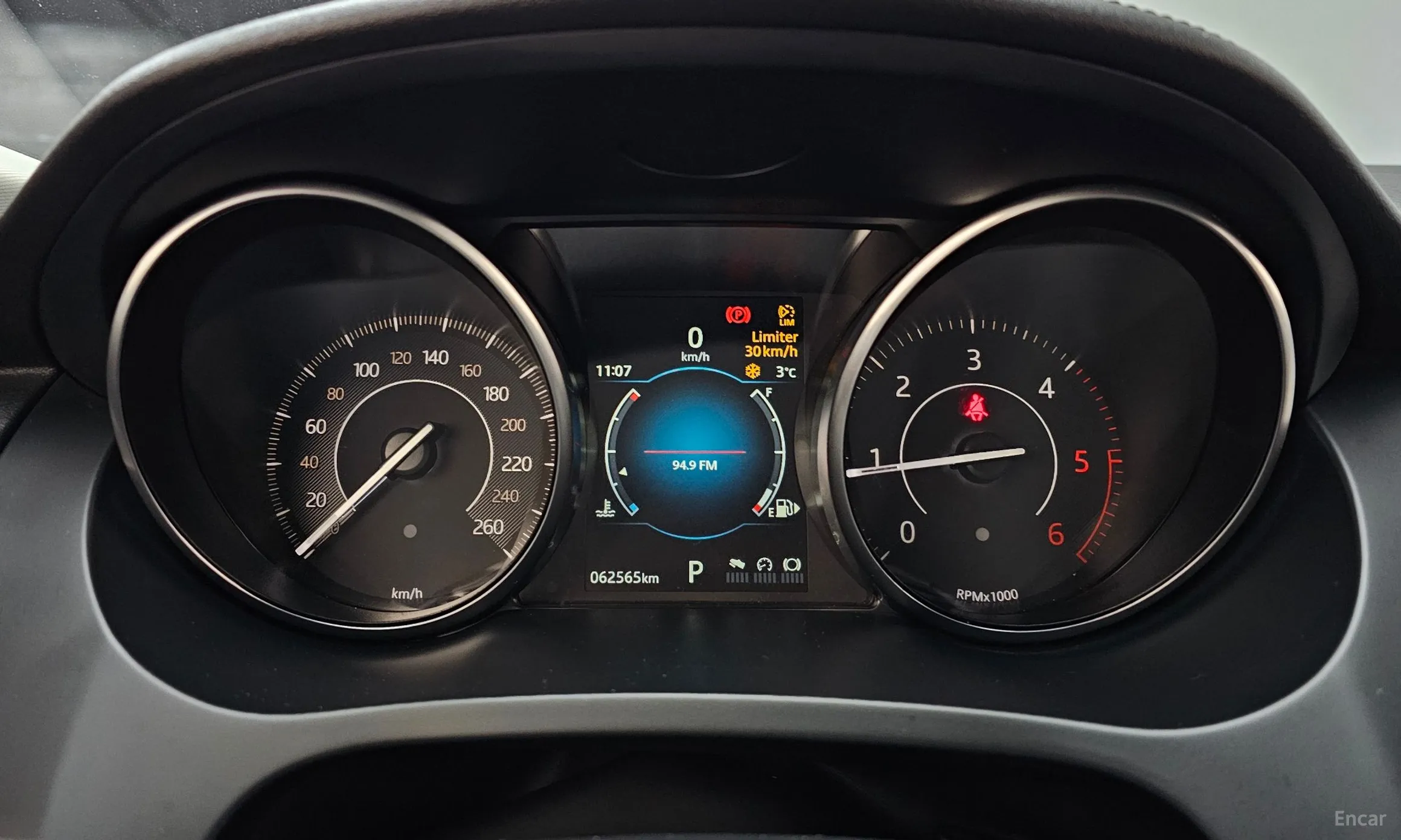 Jaguar E-PACE превью 8