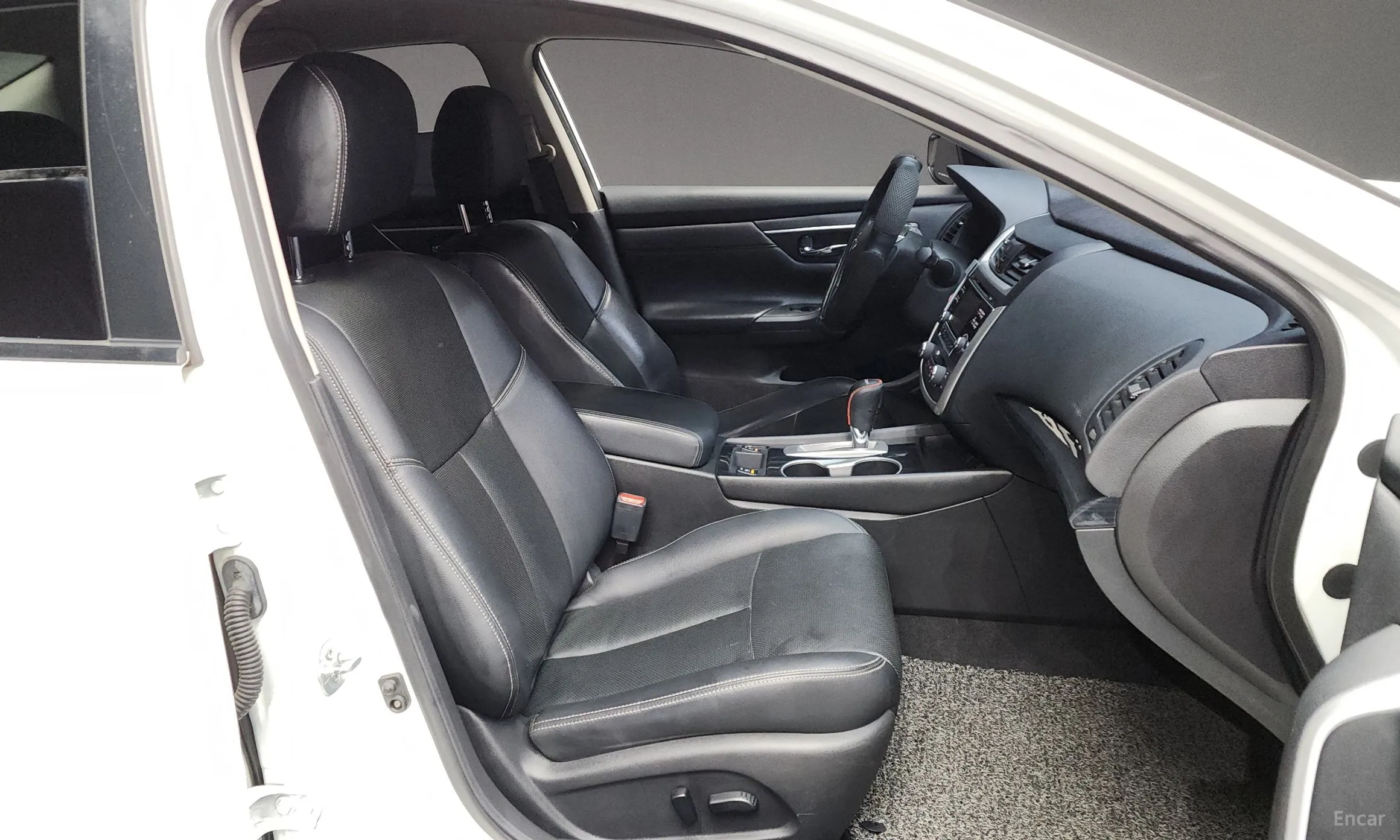 Nissan Altima превью 11