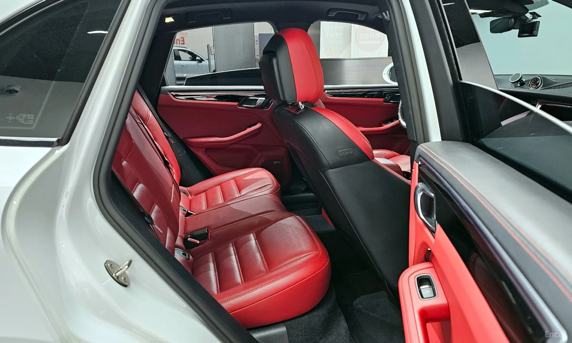 Porsche Macan превью 12