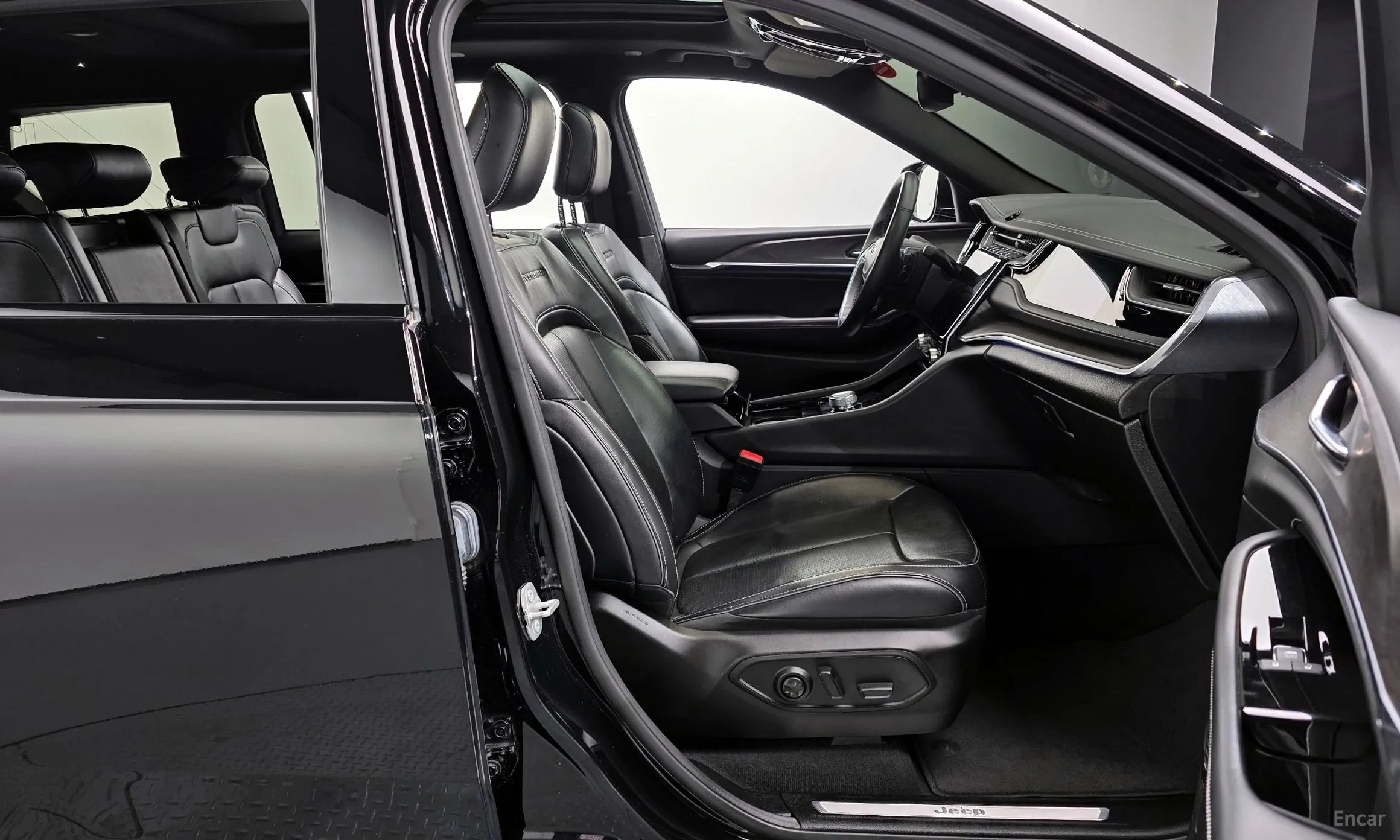 Jeep Grand Cherokee (WL) превью 10