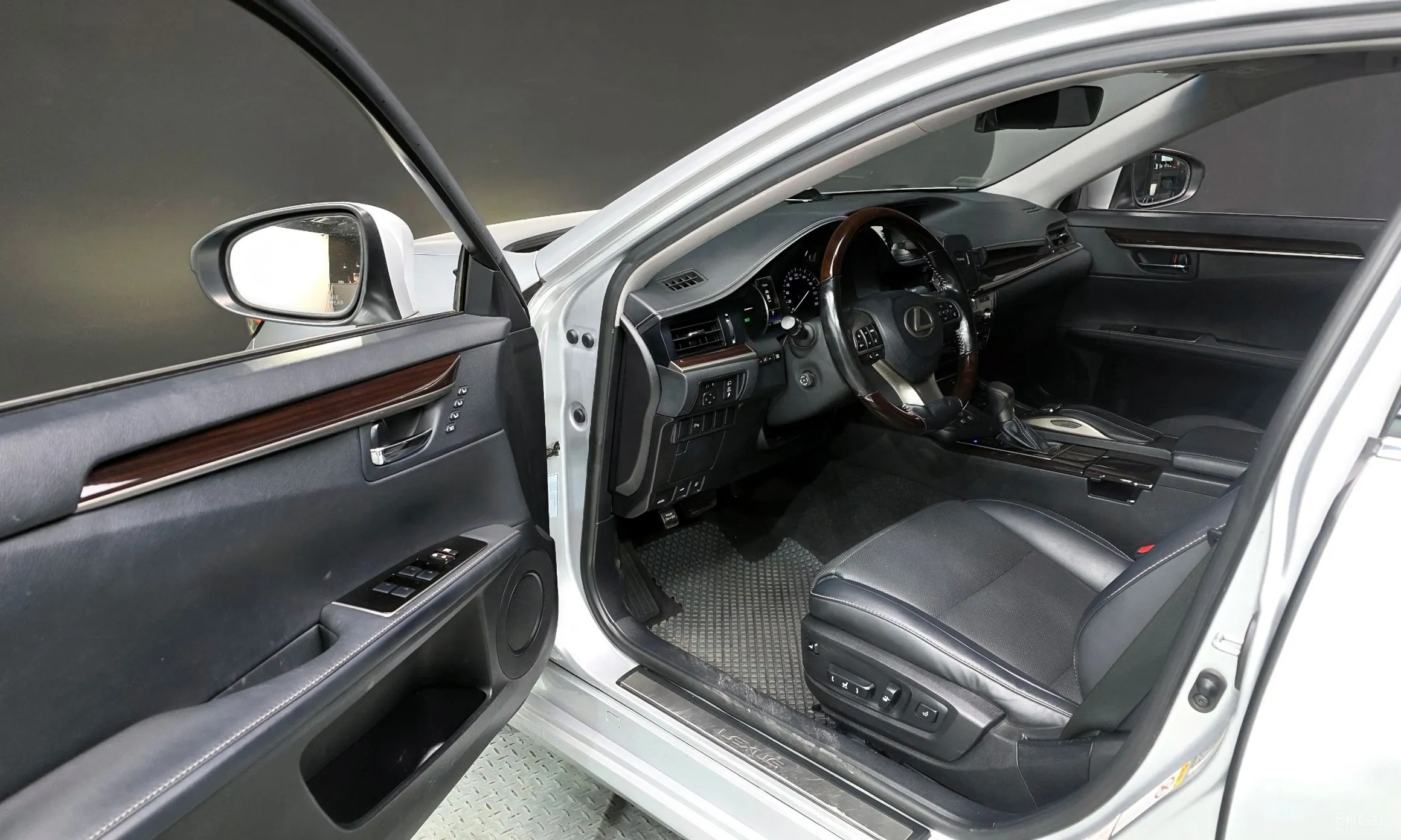 Lexus New ES300h превью 10
