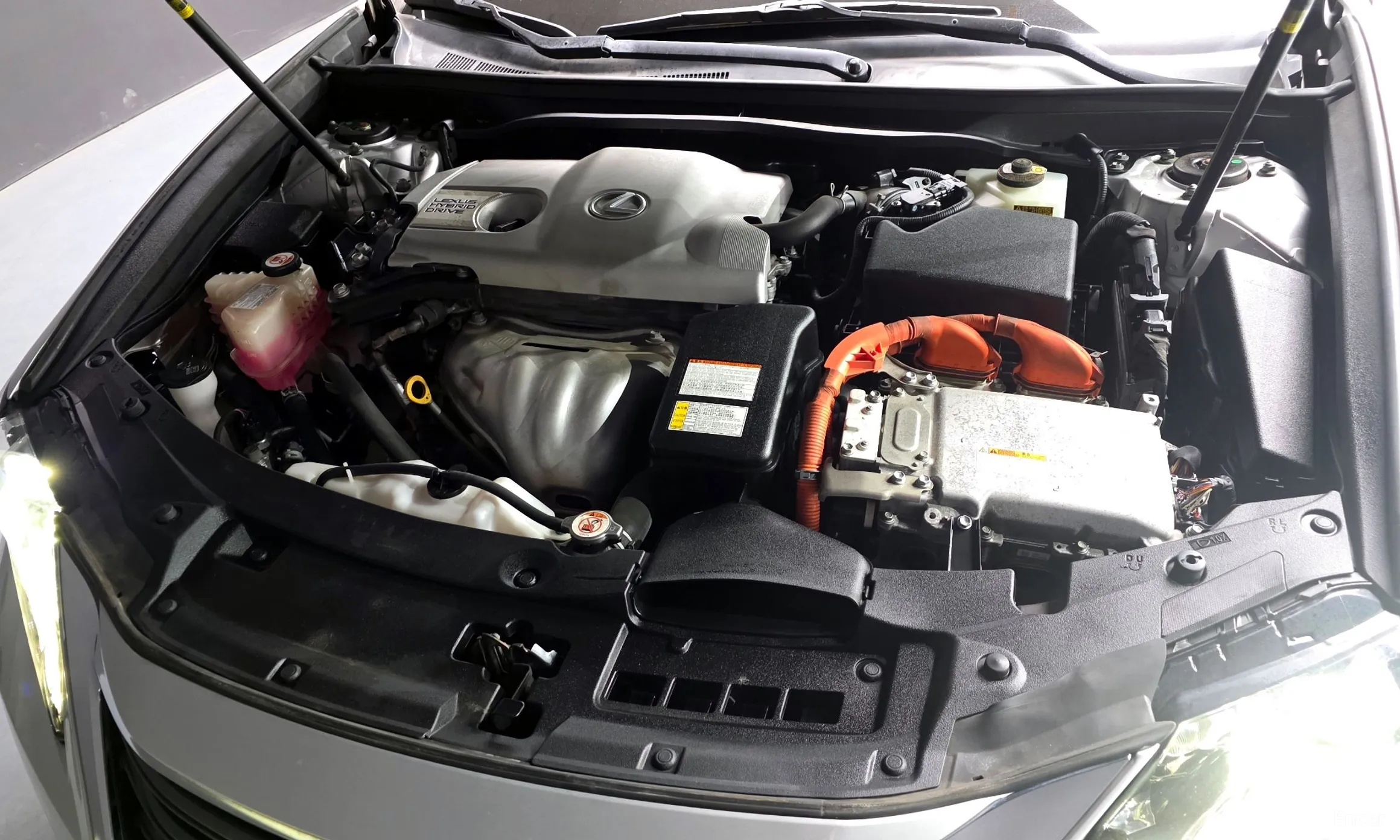 Lexus New ES300h превью 6