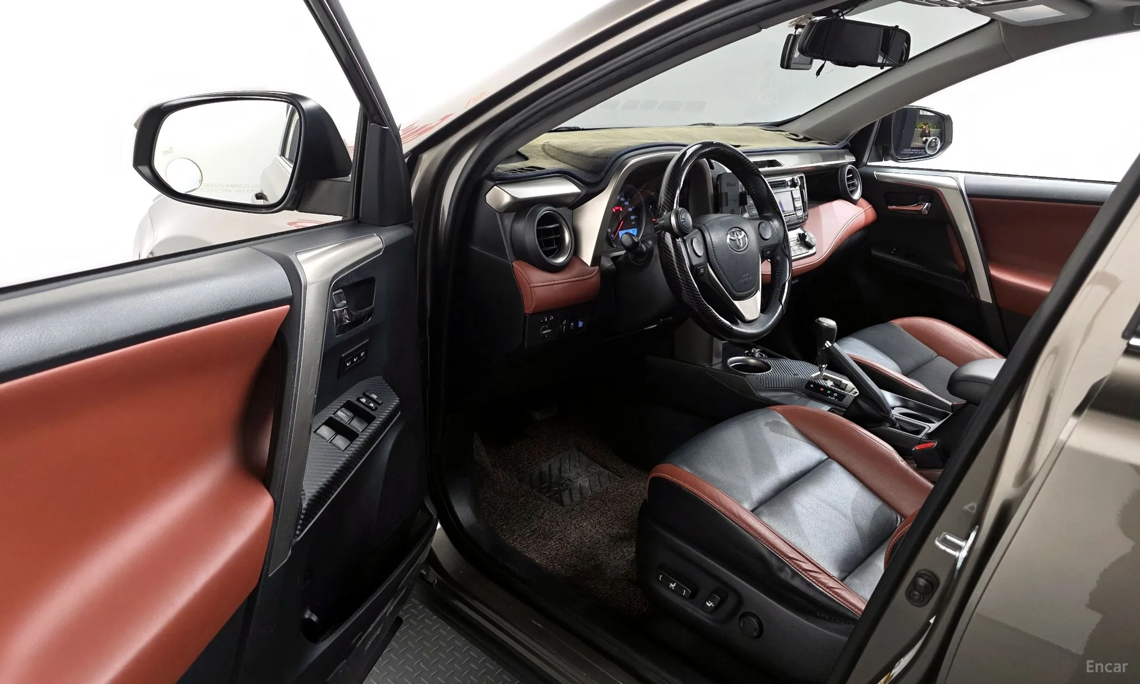 Toyota RAV4 превью 10