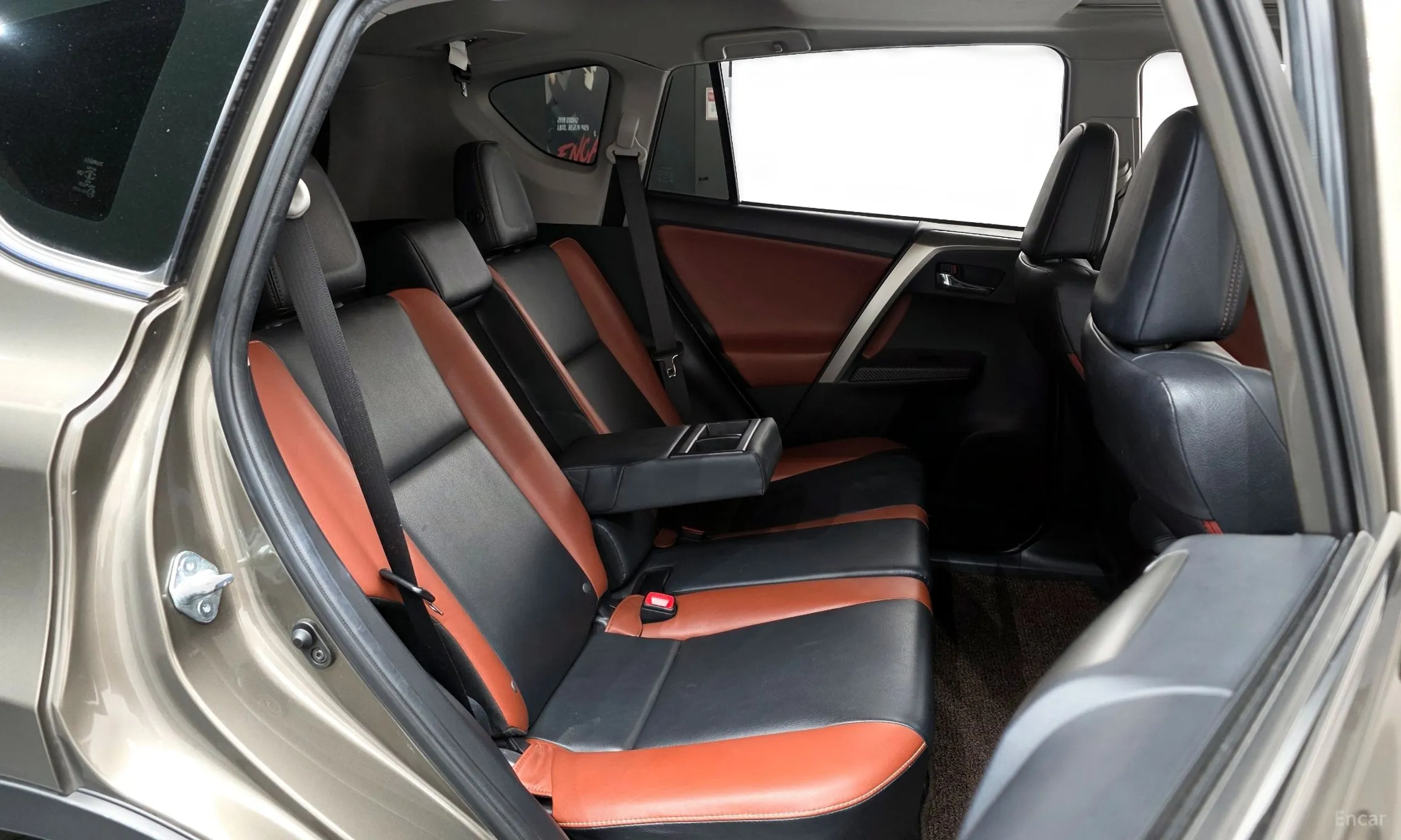 Toyota RAV4 превью 12