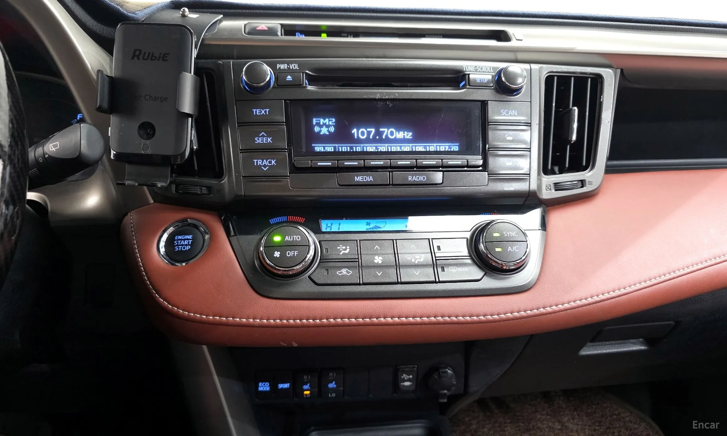 Toyota RAV4 превью 15