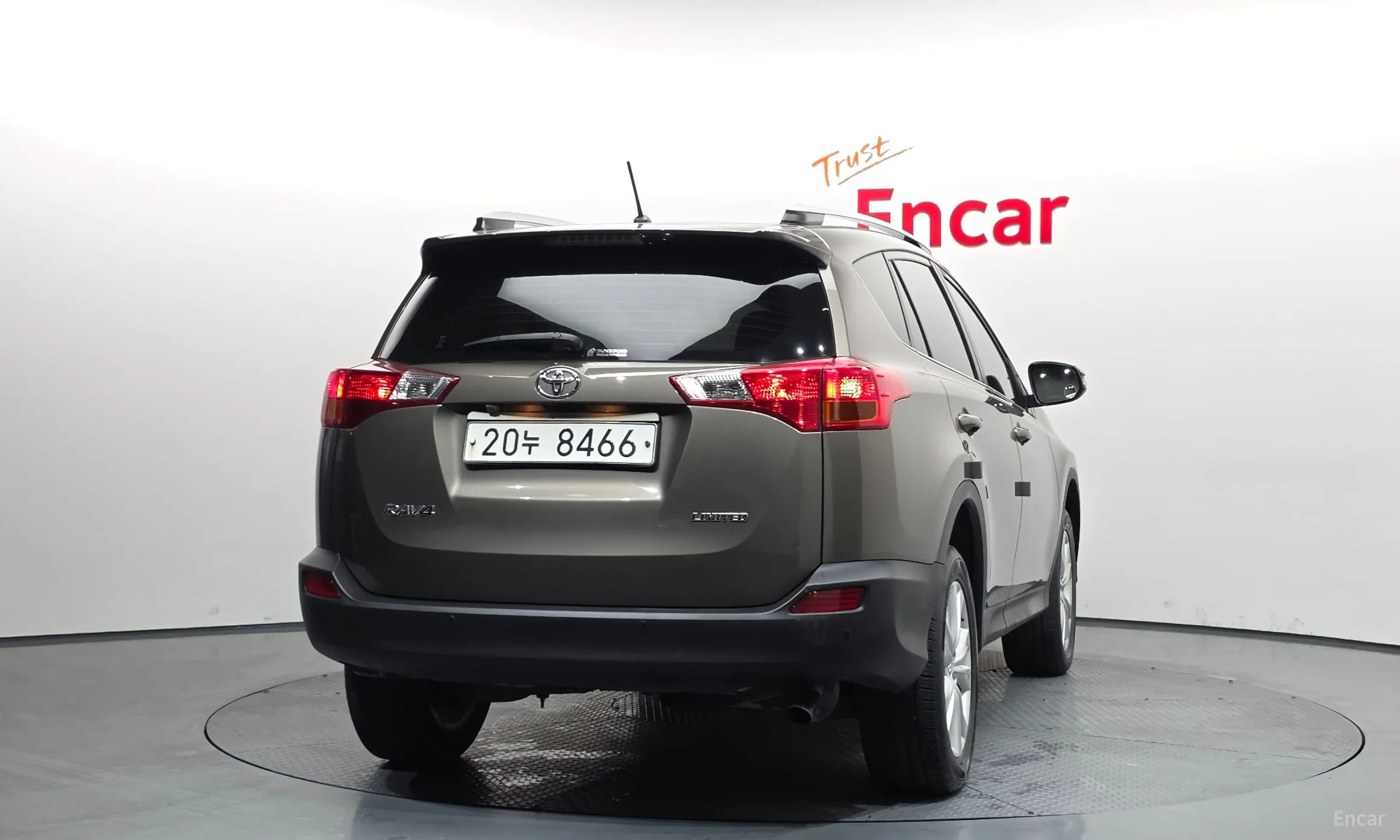 Toyota RAV4 превью 4