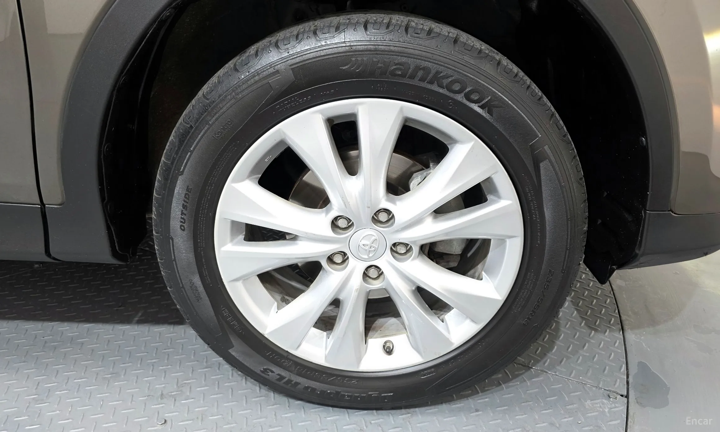 Toyota RAV4 превью 5