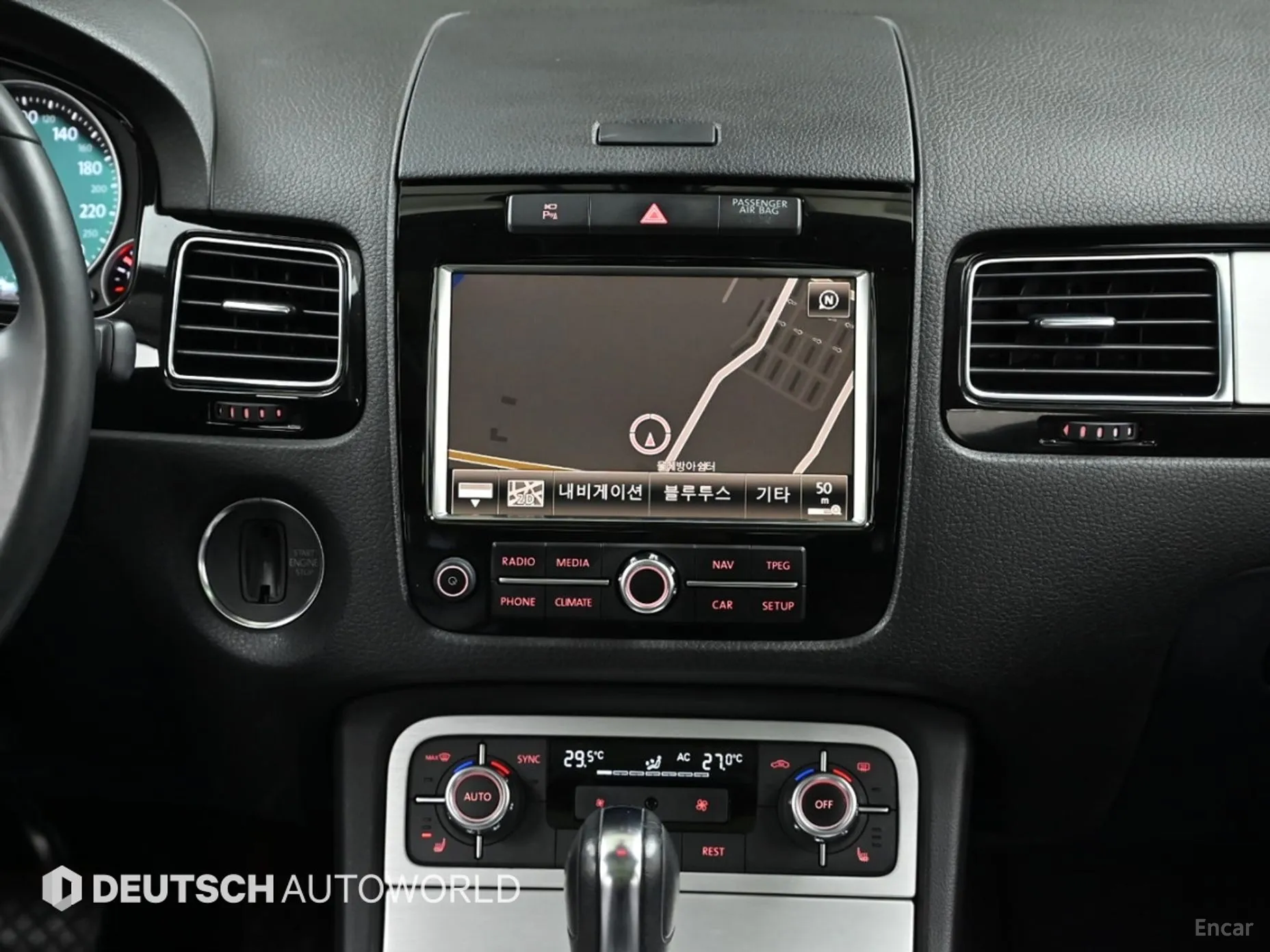 Volkswagen New Touareg превью 14