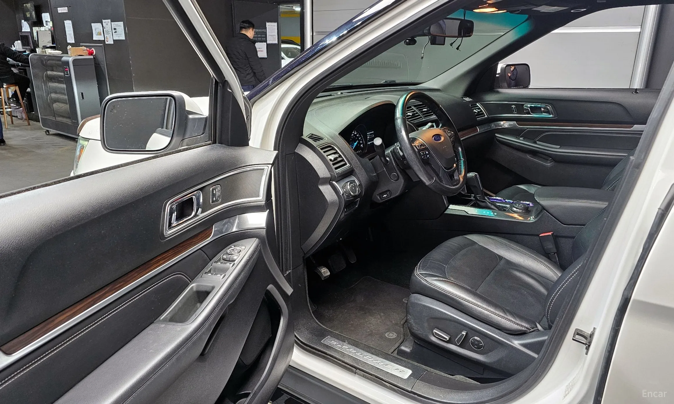 Ford Explorer превью 10
