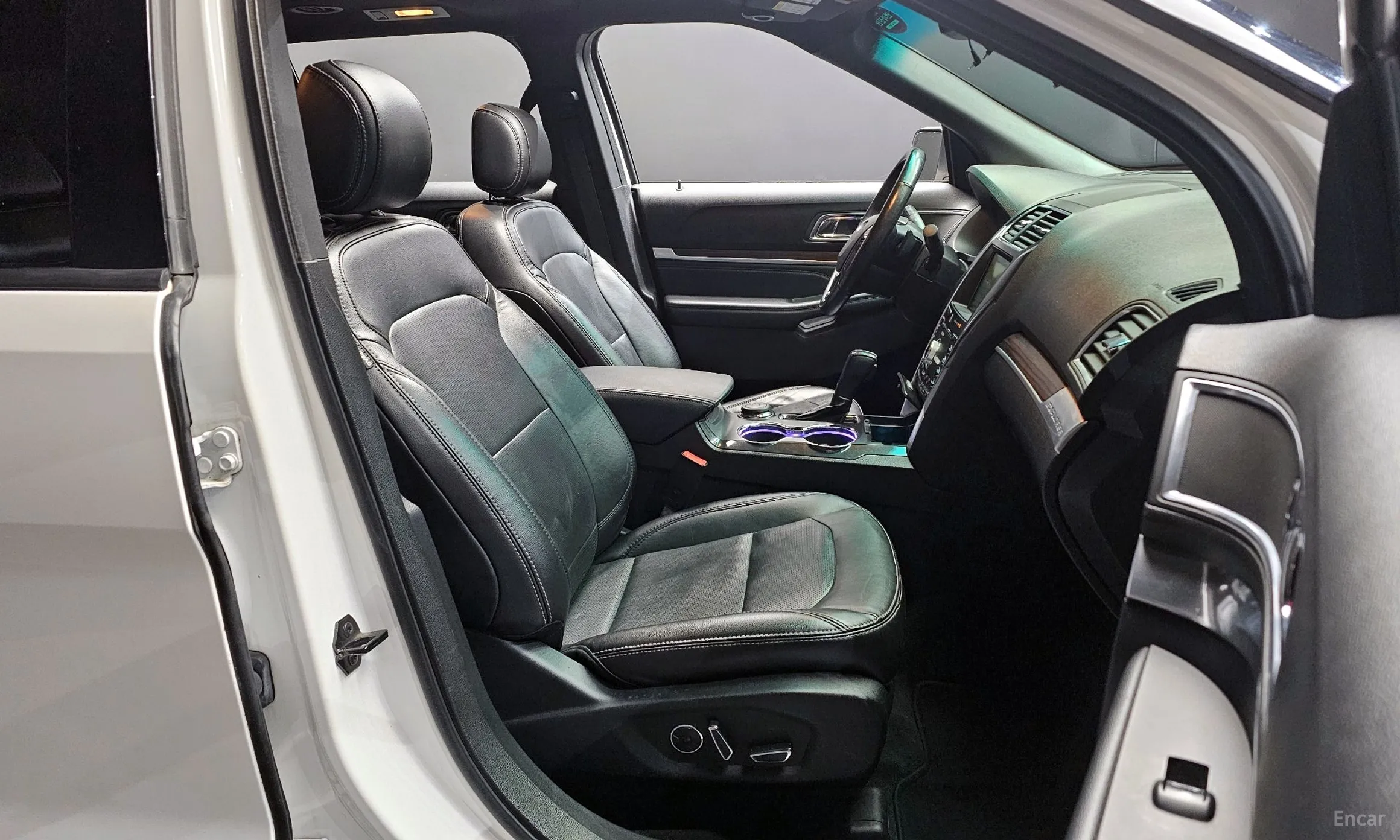 Ford Explorer превью 11