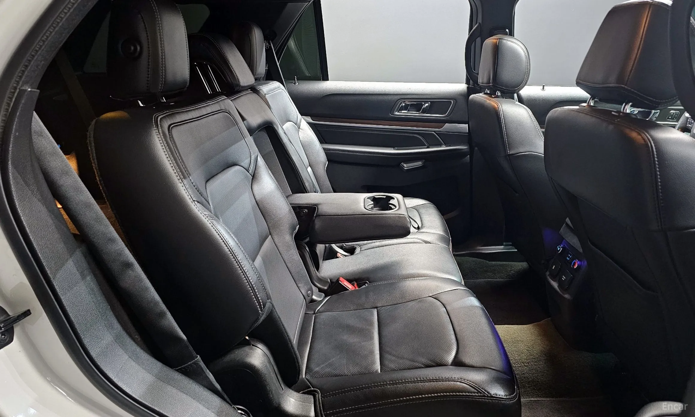 Ford Explorer превью 12
