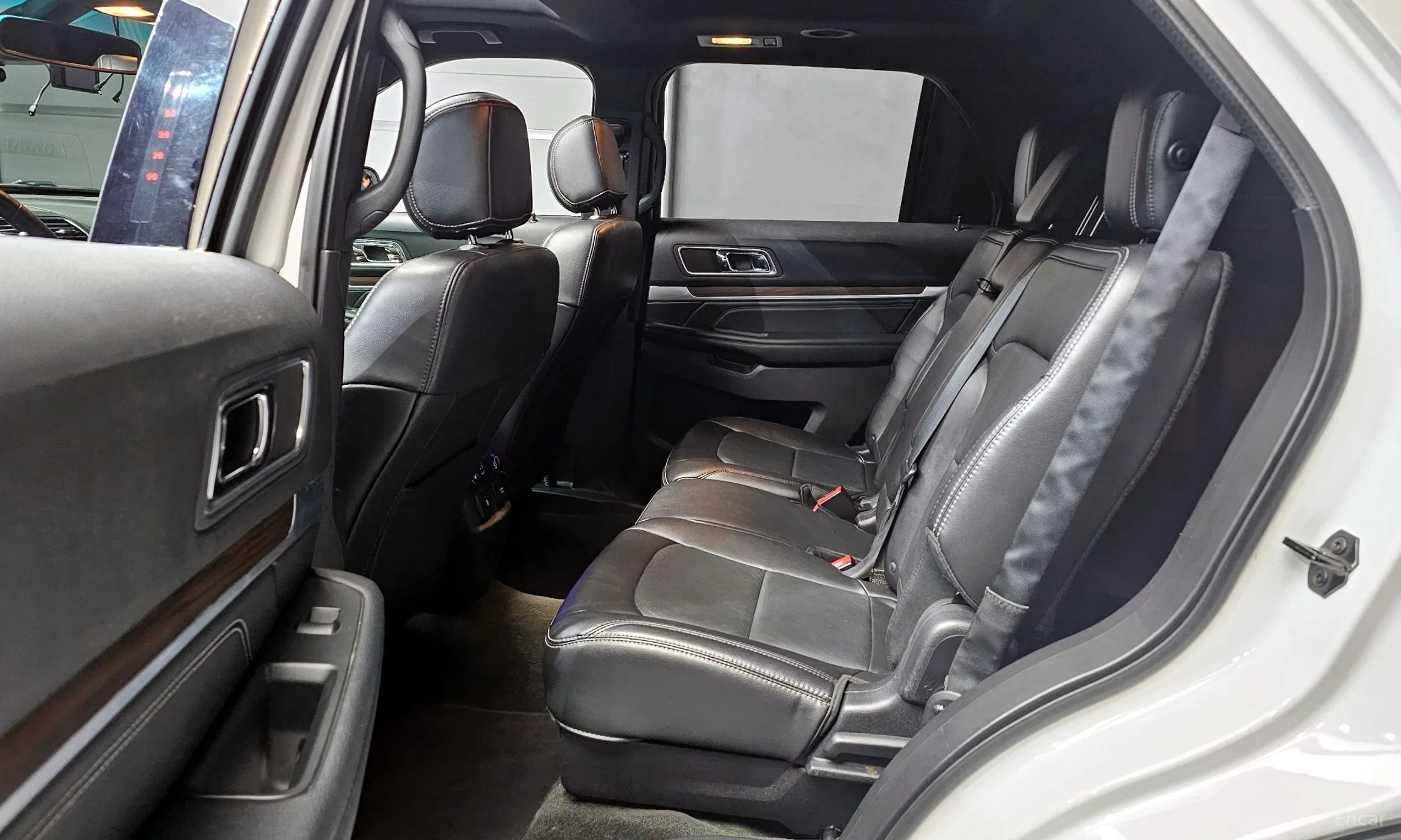 Ford Explorer превью 13