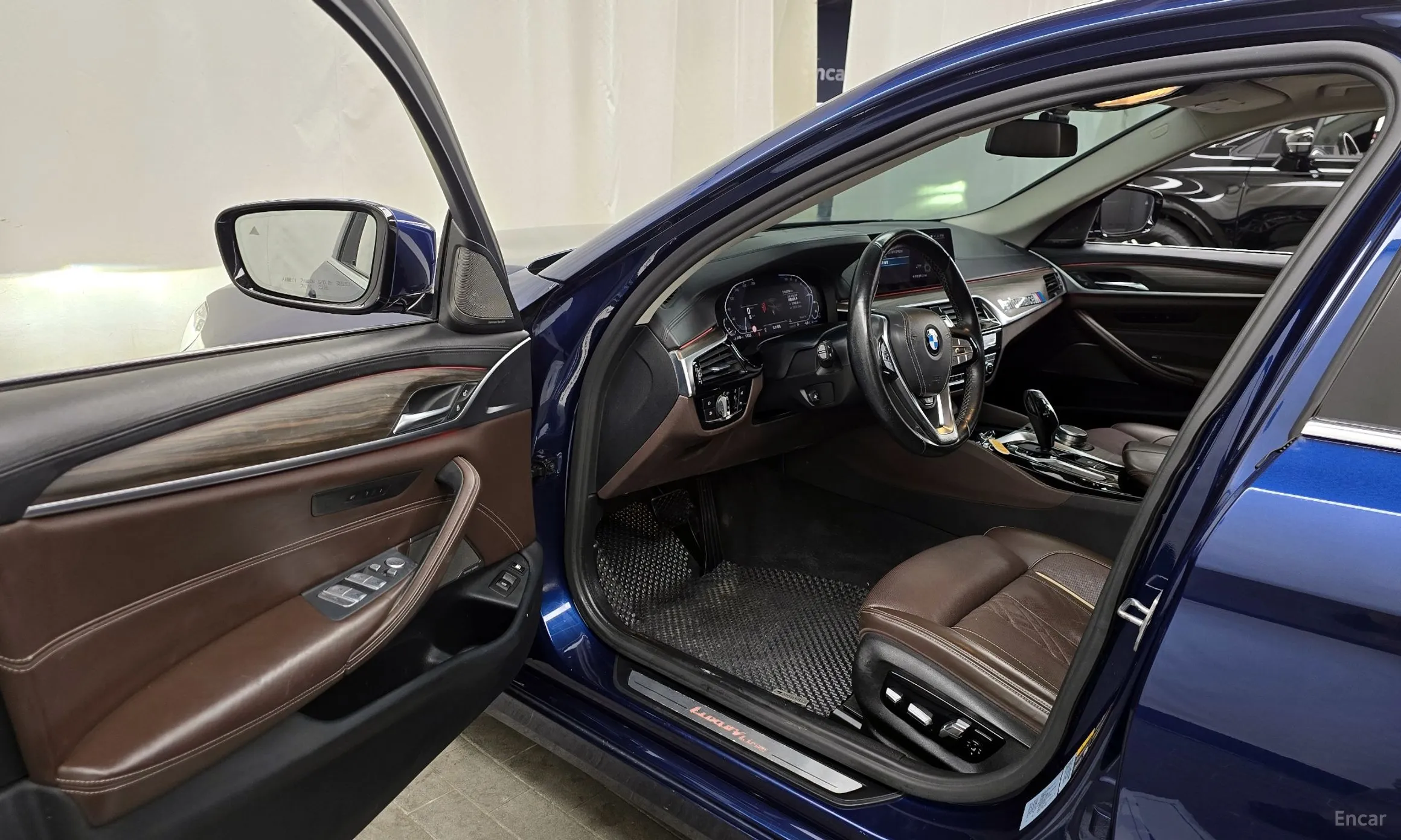 BMW 5 Series (G30) превью 10