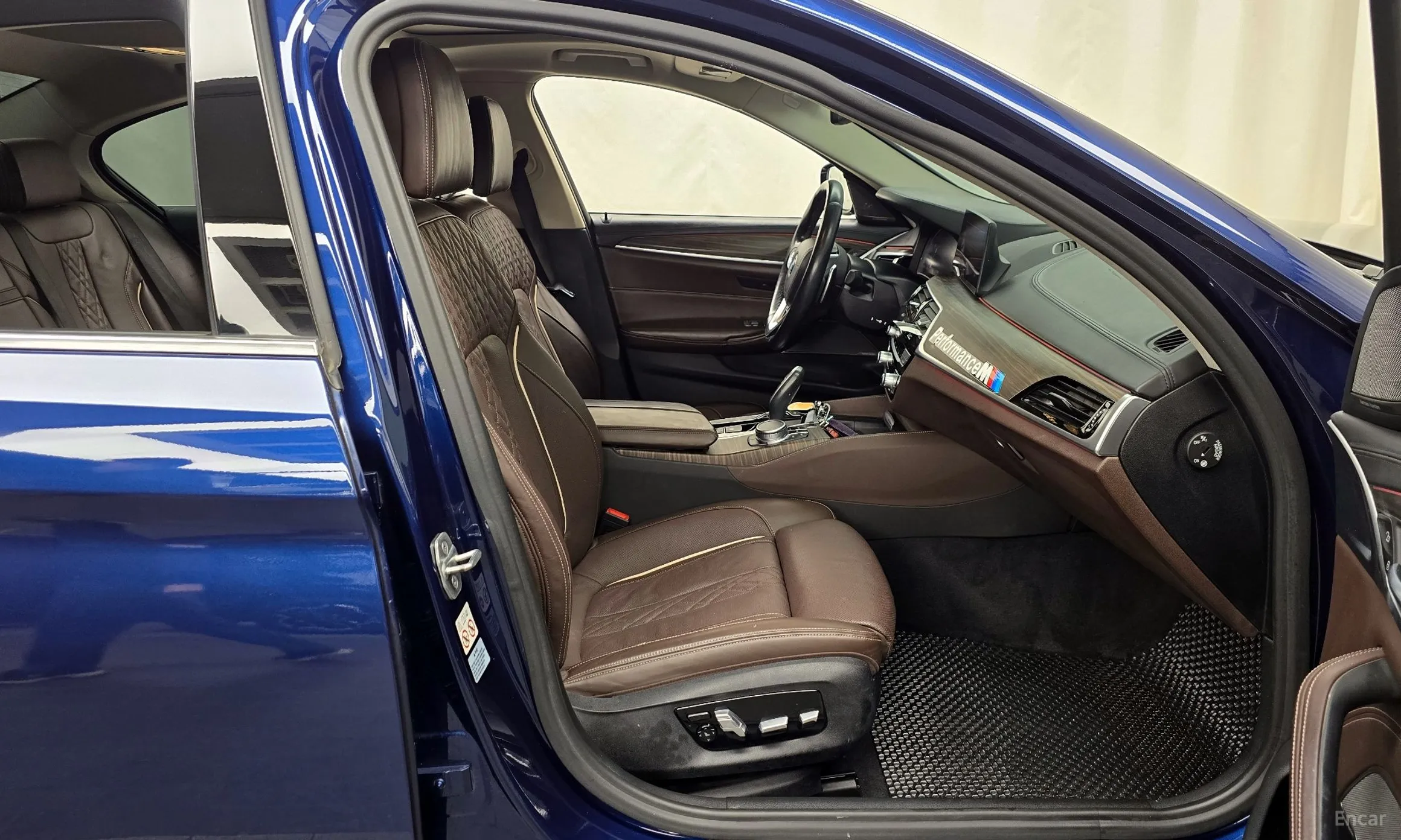 BMW 5 Series (G30) превью 11