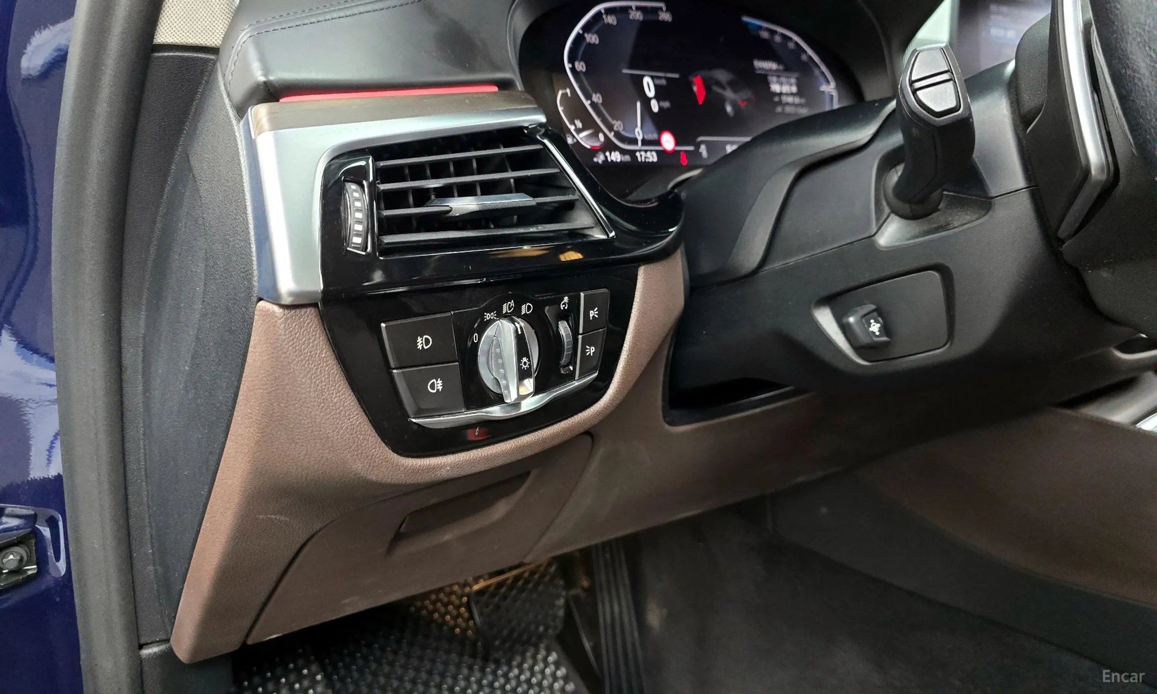BMW 5 Series (G30) превью 16