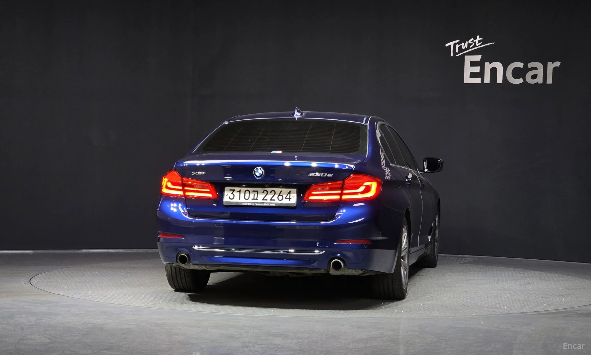 BMW 5 Series (G30) превью 4