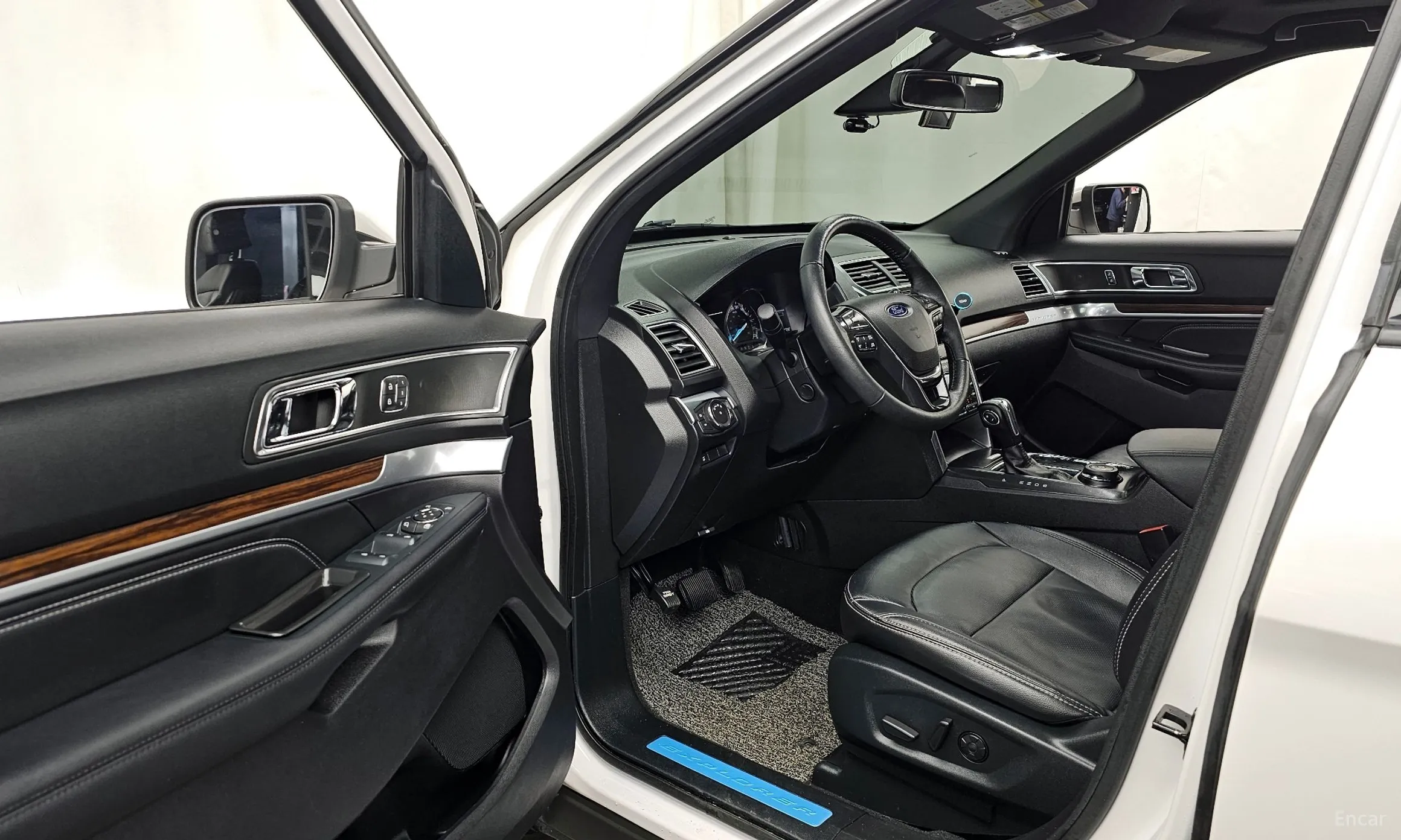 Ford Explorer превью 10
