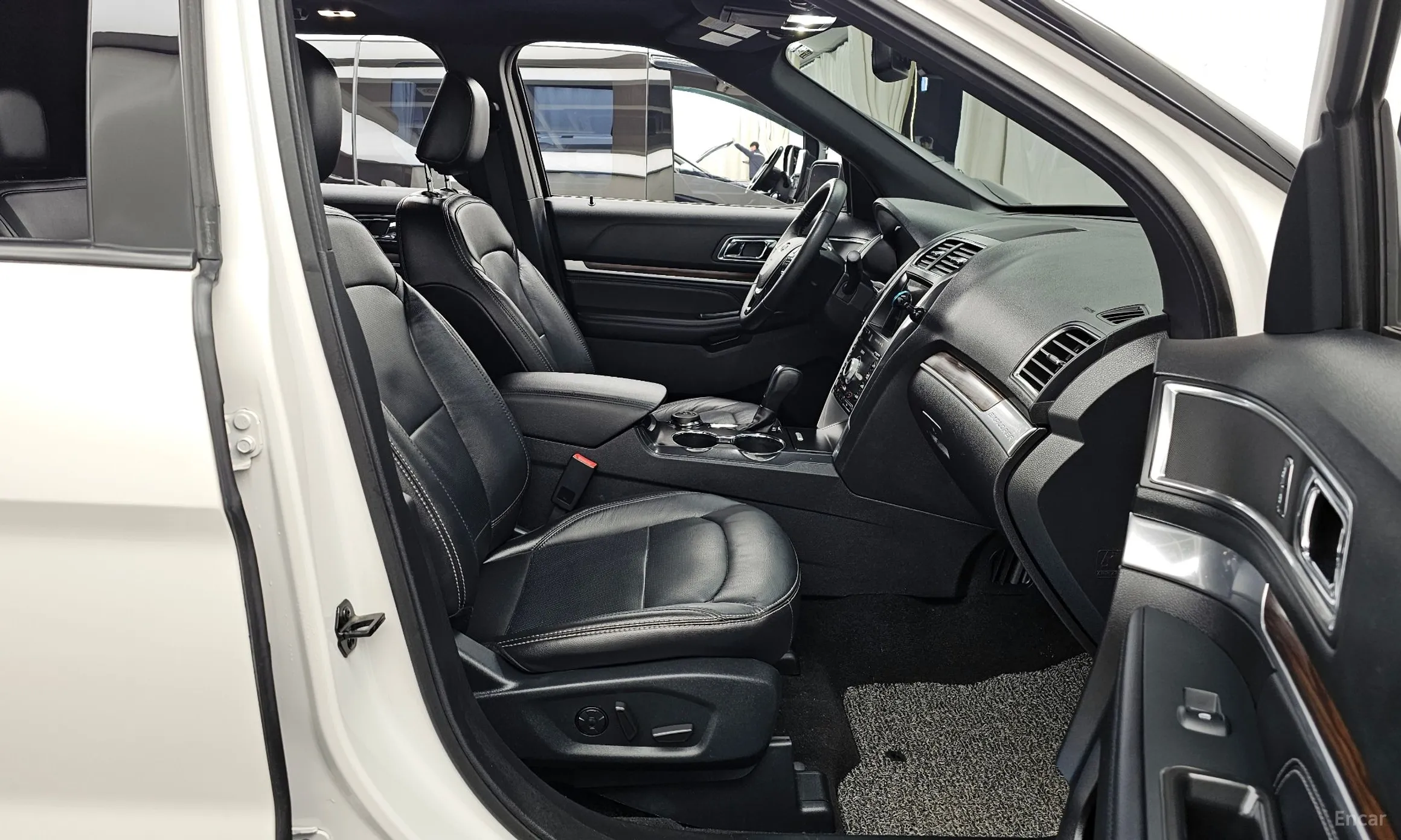Ford Explorer превью 11
