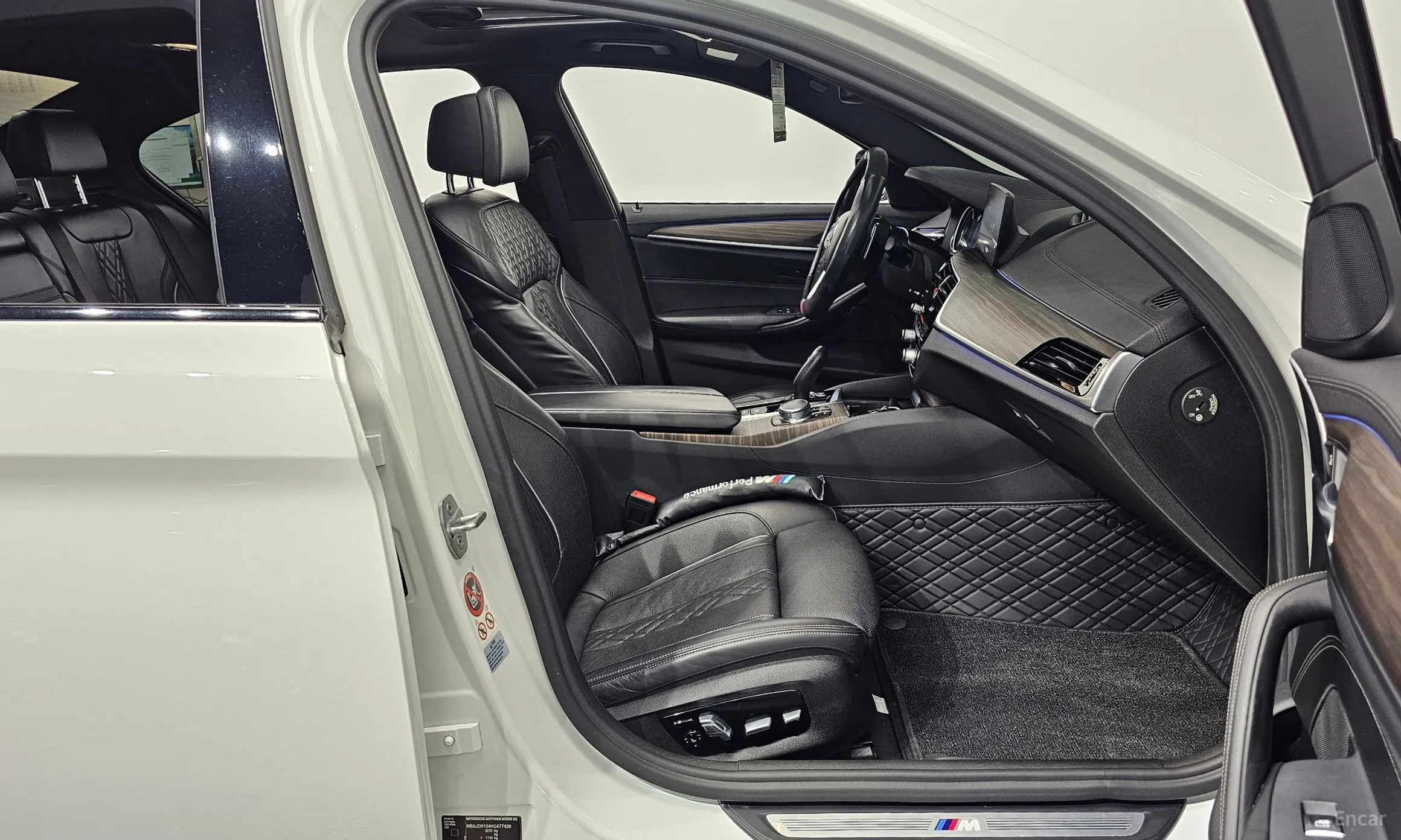 BMW 5 Series (G30) превью 10