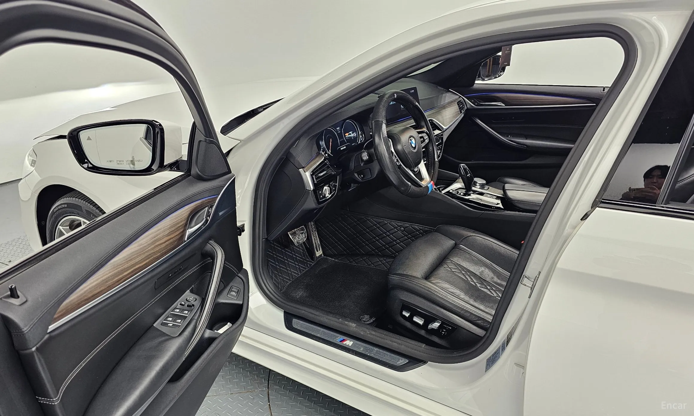 BMW 5 Series (G30) превью 11
