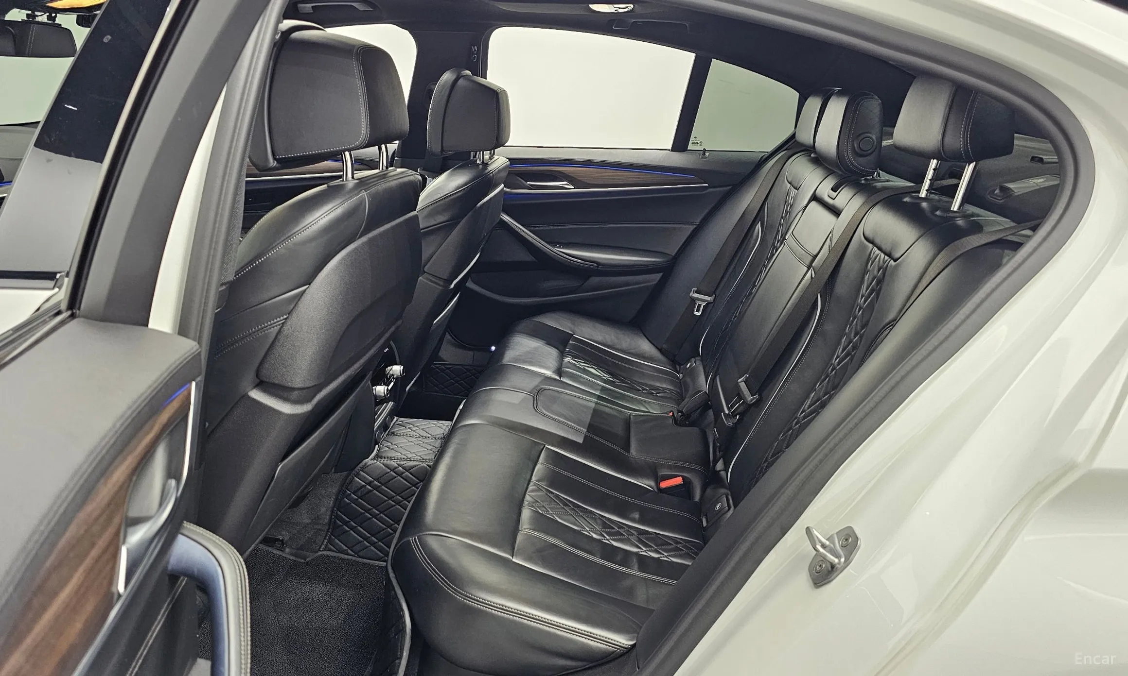 BMW 5 Series (G30) превью 12