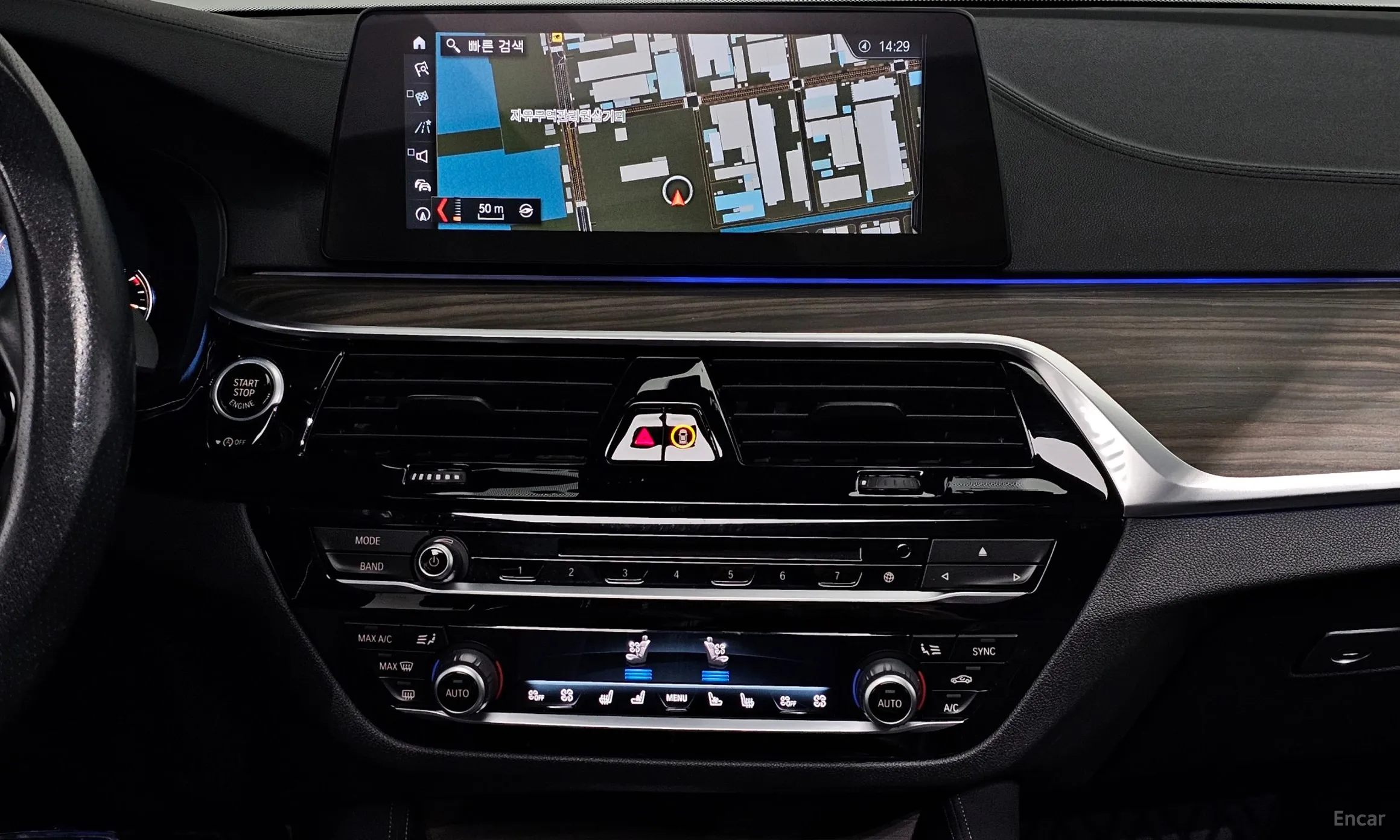 BMW 5 Series (G30) превью 14