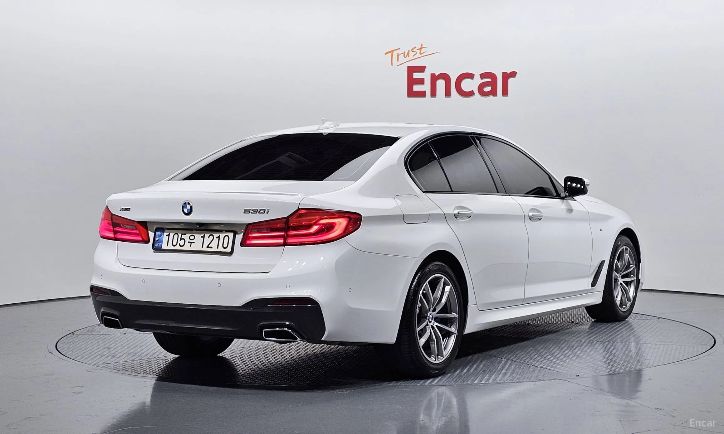 BMW 5 Series (G30) превью 2