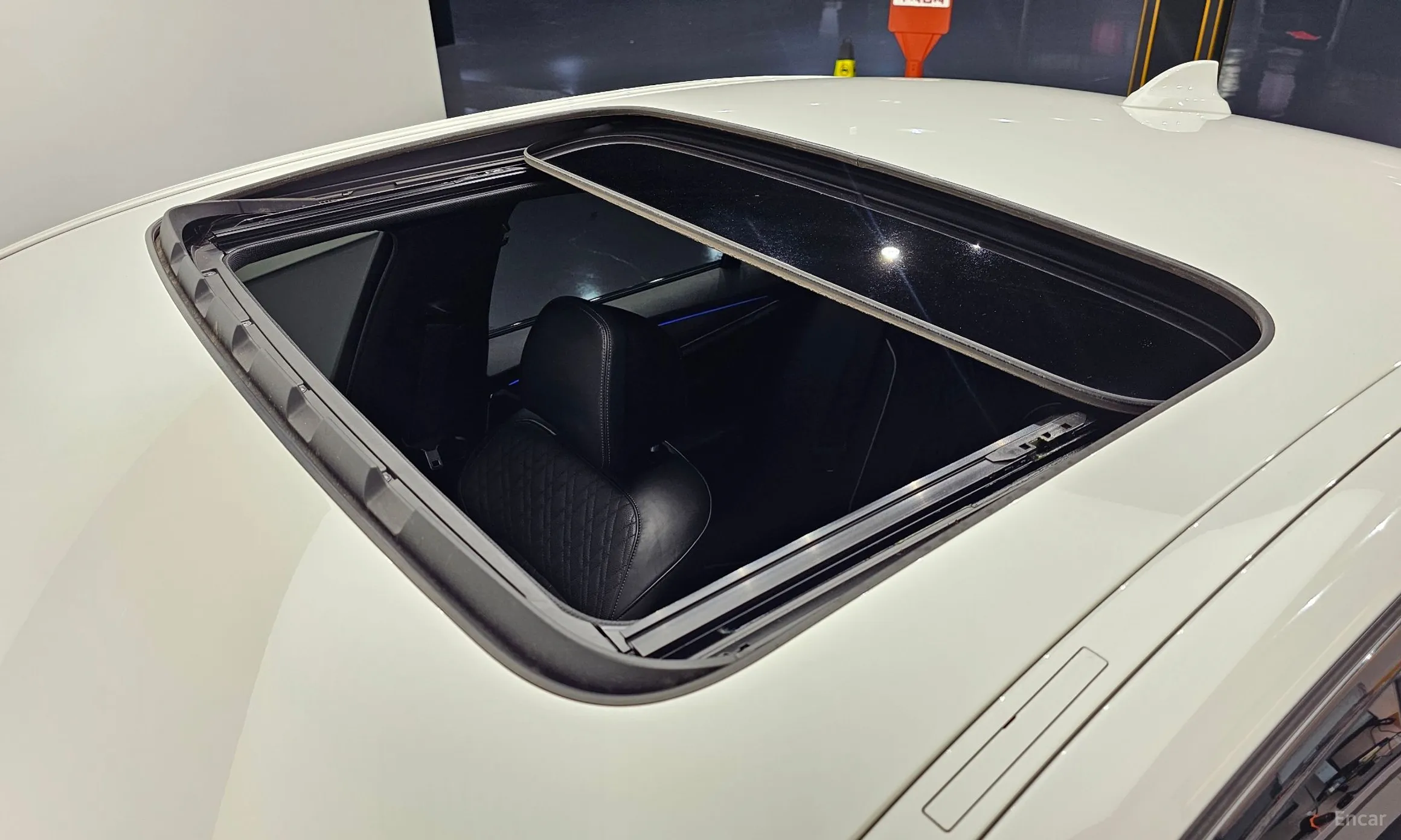 BMW 5 Series (G30) превью 19