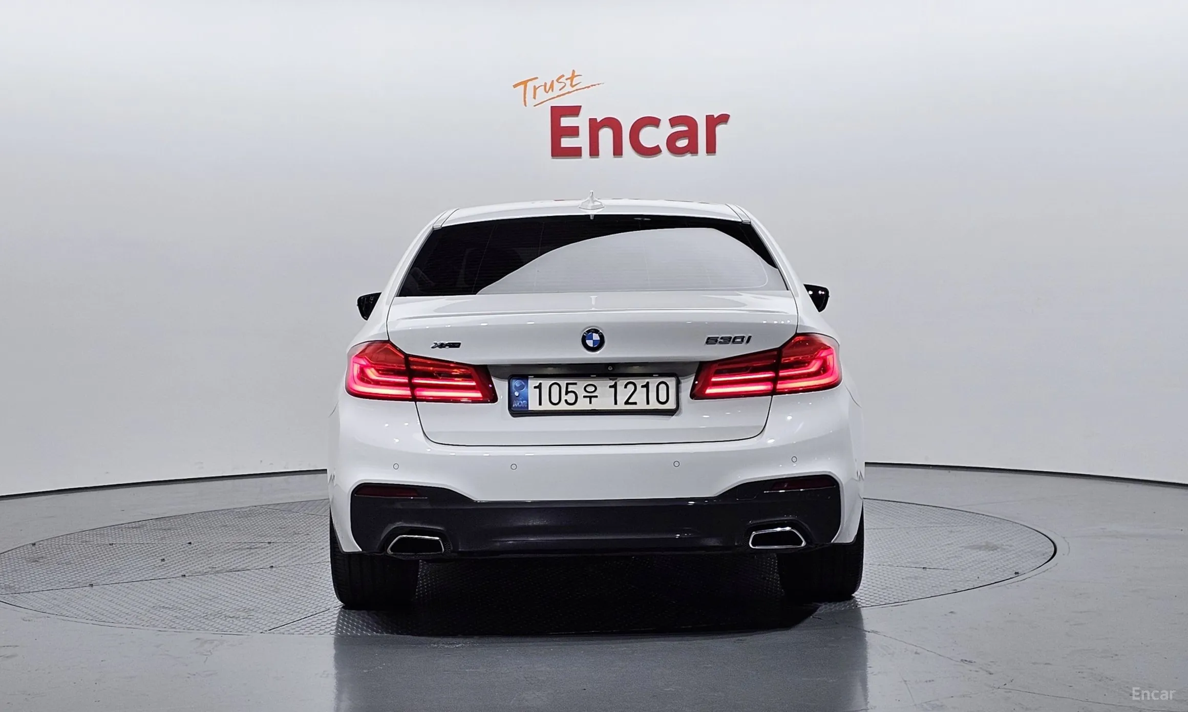 BMW 5 Series (G30) превью 4