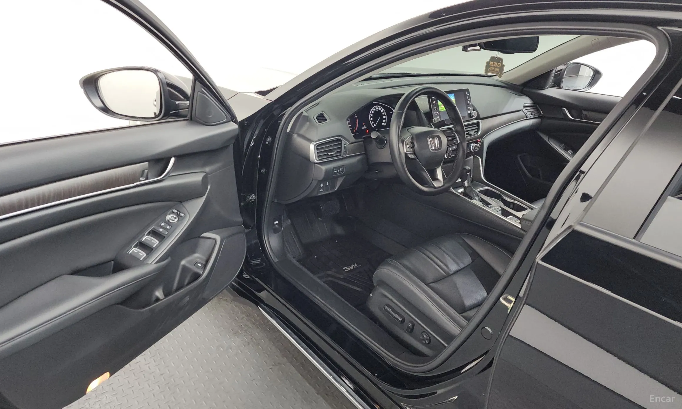Honda Accord 10th Generation превью 10