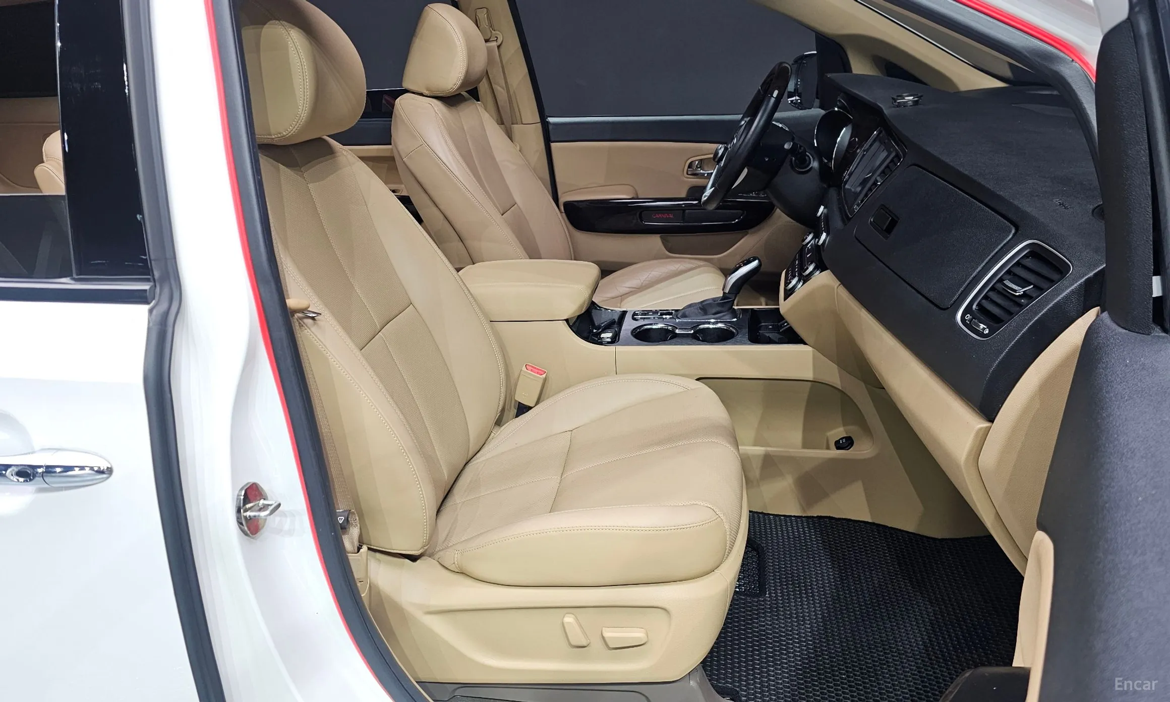 Kia Carnival превью 10