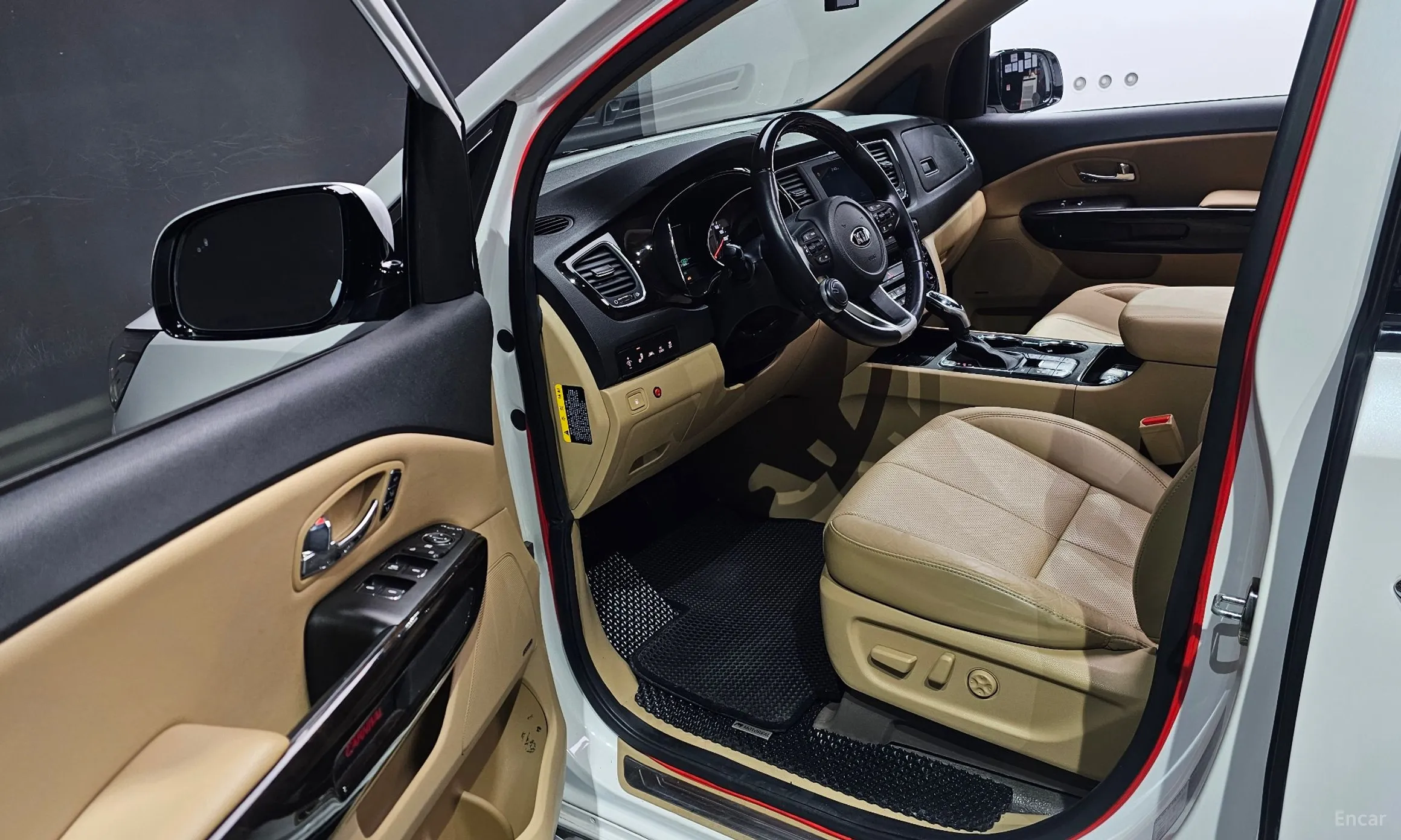 Kia Carnival превью 11