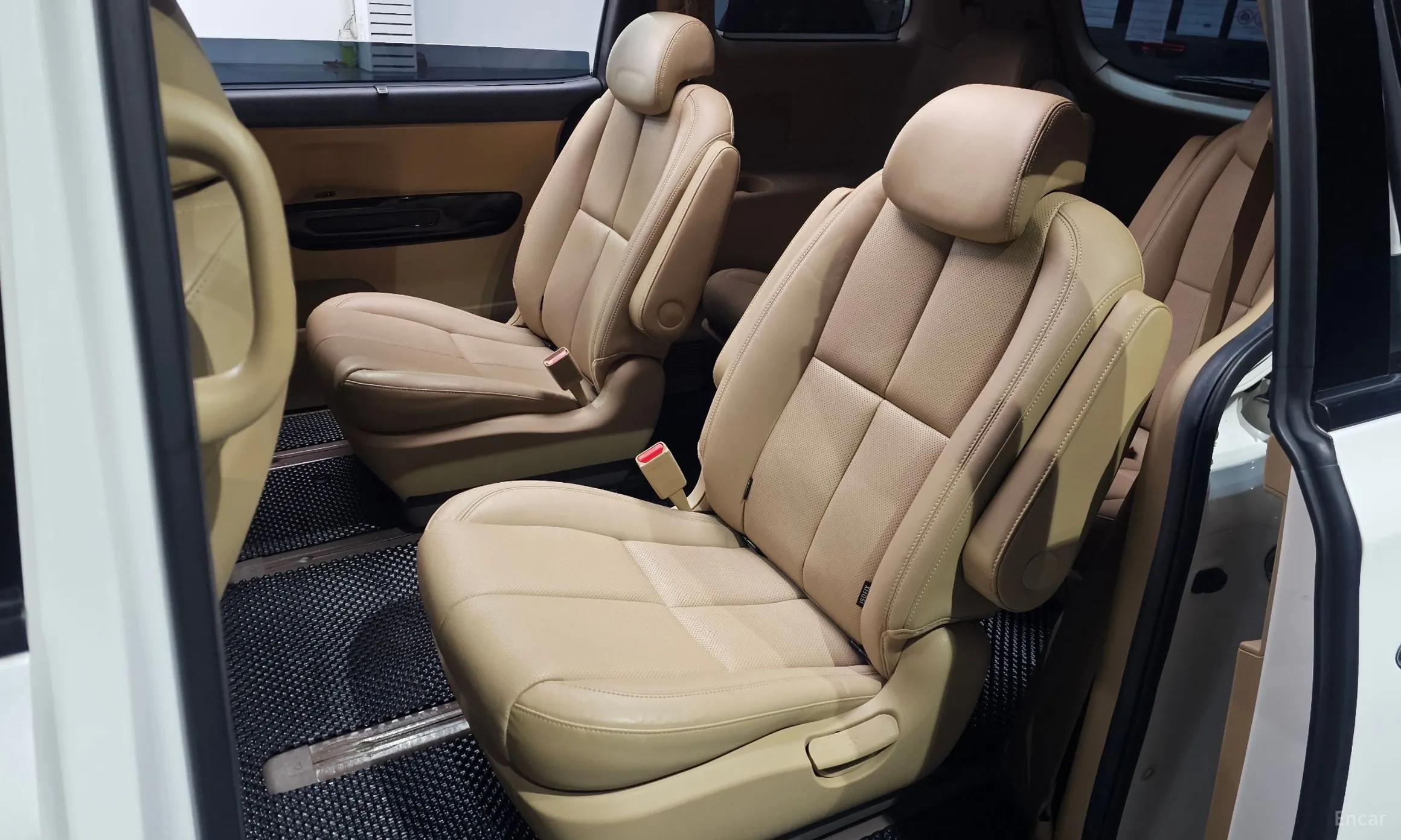 Kia Carnival превью 12
