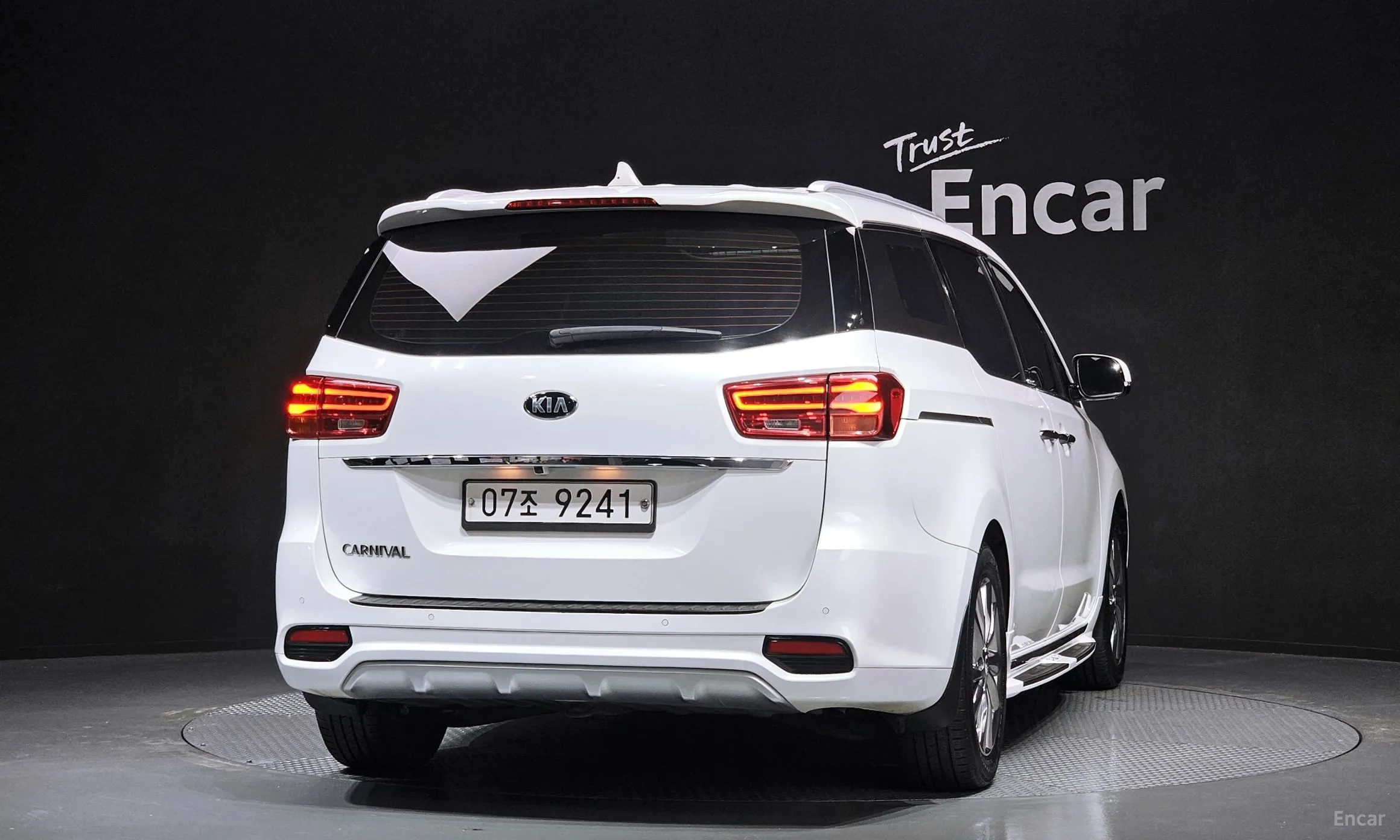 Kia Carnival превью 4