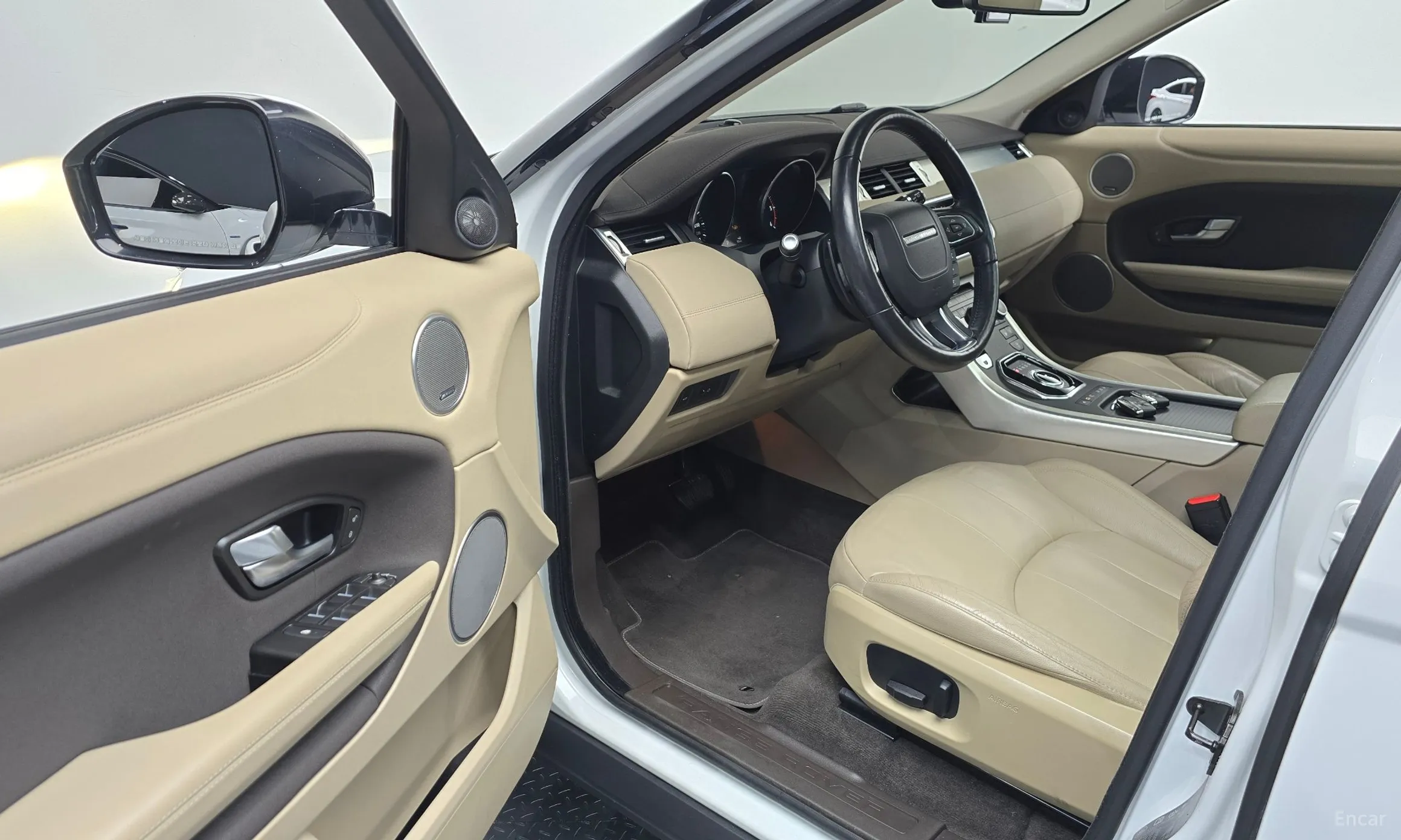 Land Rover Range Rover Evoque превью 11