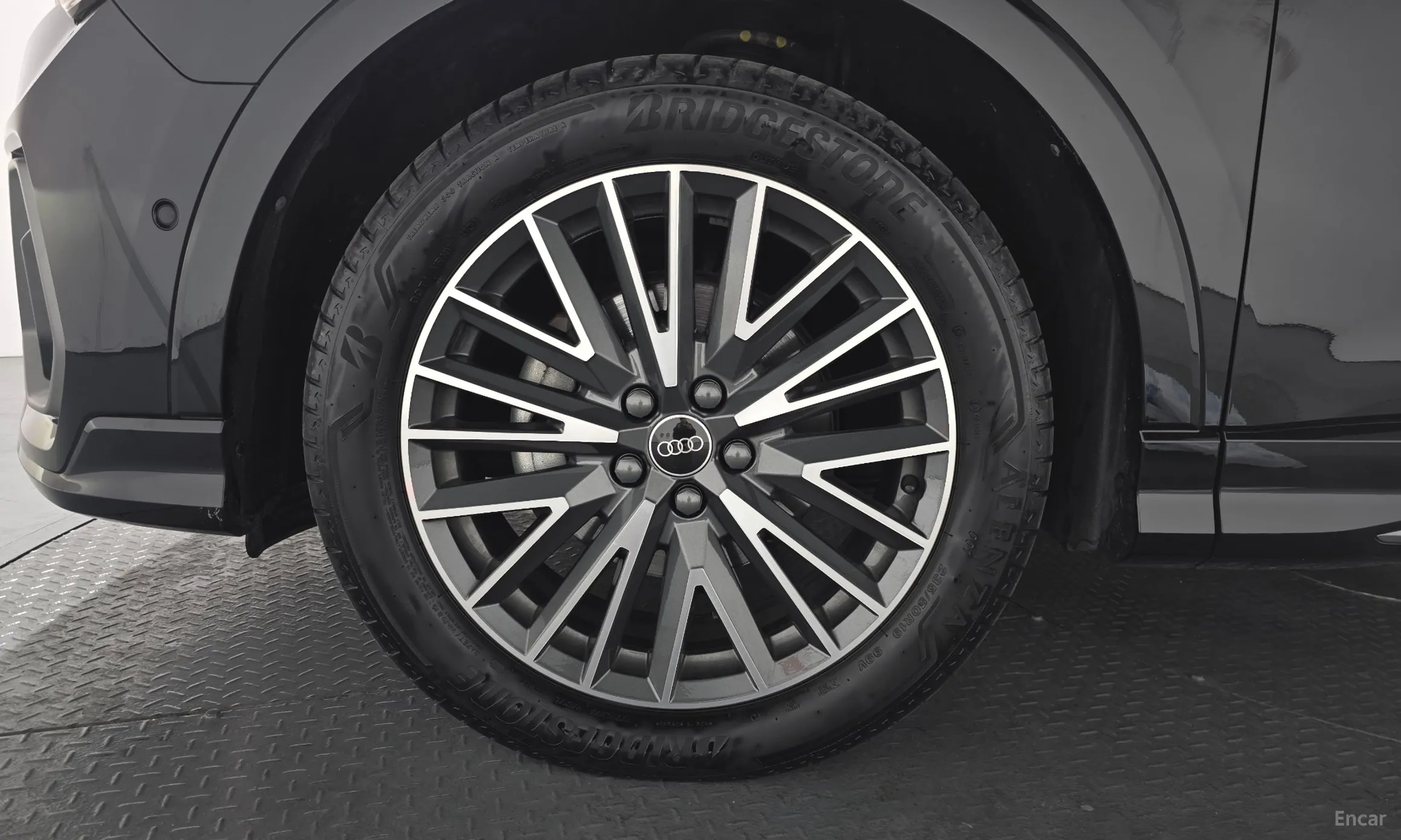 Audi Q3 (F3) превью 5