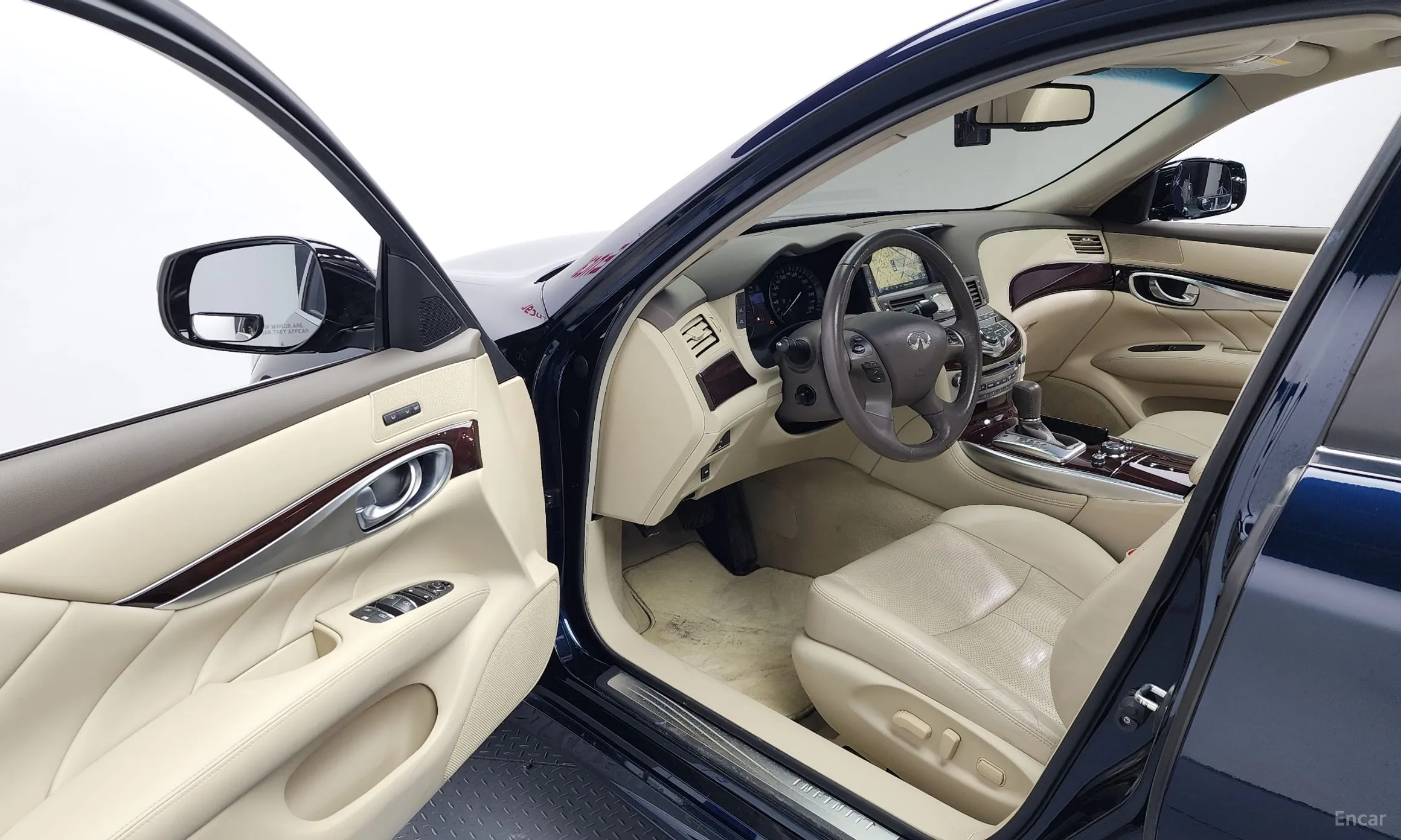Infiniti Q70 превью 10